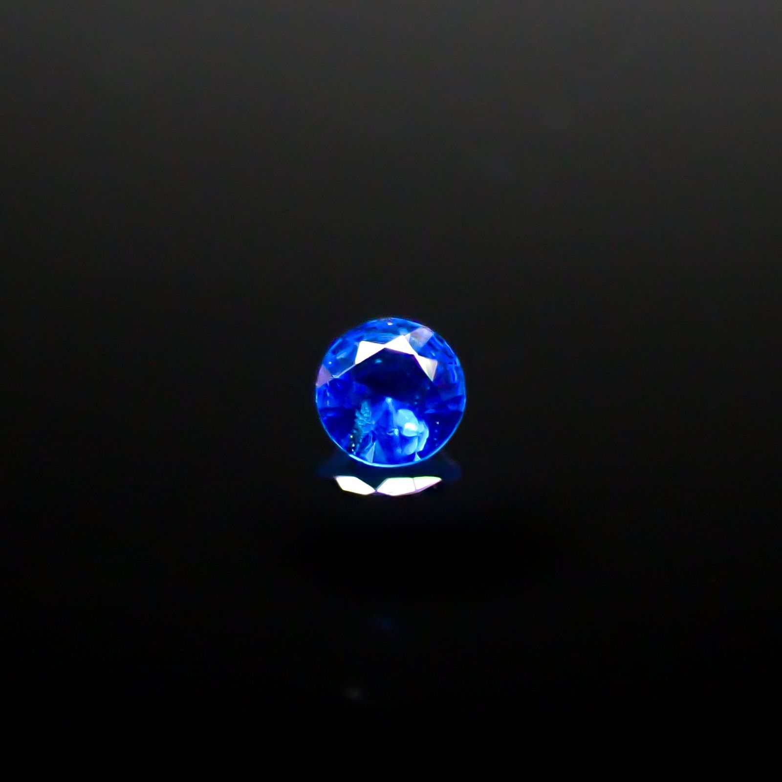 アウイナイト フルオレッセンス ドイツ産 0.024ct[240628309]2x1.9mm前後