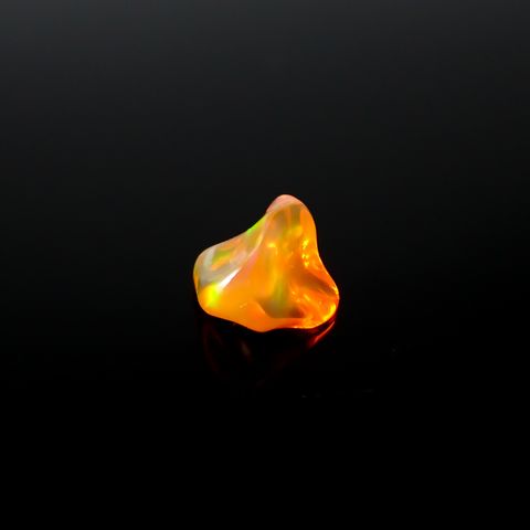 ファイヤーオパール 原石 メキシコ産 0.97ct[240125268]6.9x6.1mm前後
