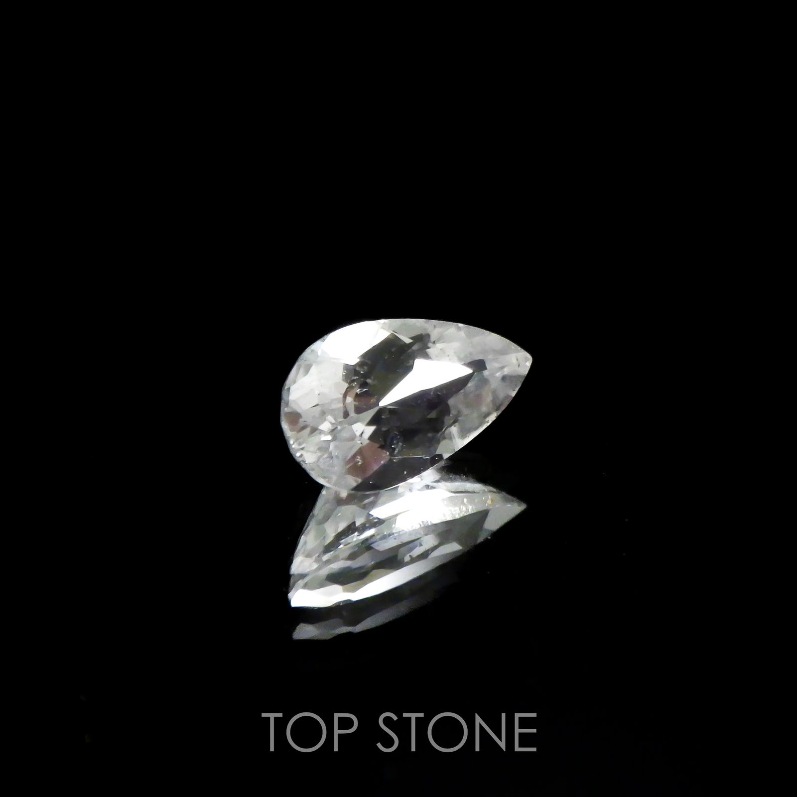 フェナカイト(宝石名フェナカイト)マダガスカル産 0.49ct 識別済[220817417]7.1x4mm前後