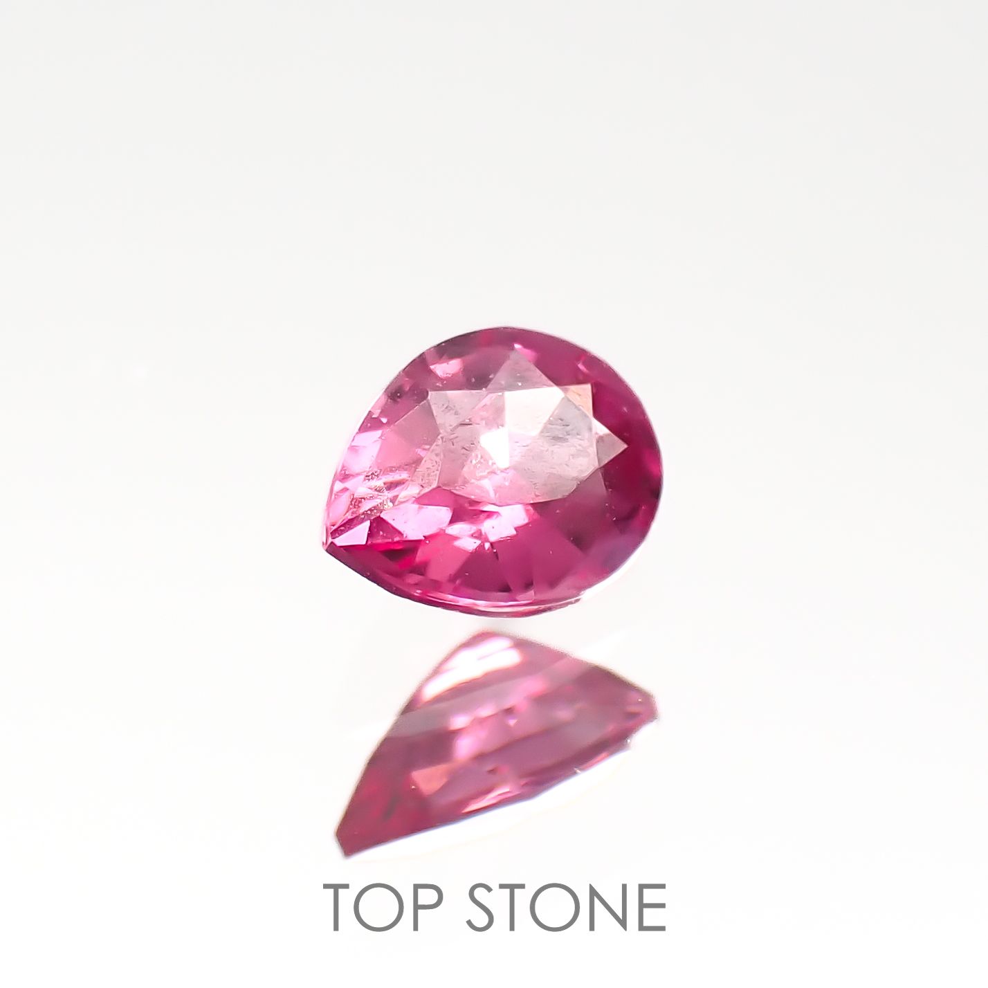 ホットピンクスピネル(宝石名ピンク・スピネル)タンザニア産 0.16ct 識別済[220817357]4x3mm前後