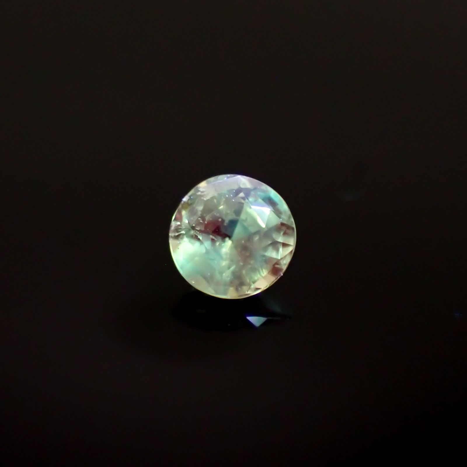 シルキーアレキサンドライト ブラジル・ミナスジェライス州ヘマチタ鉱山産 0.14ct [241129509]3.1x3.1mm前後