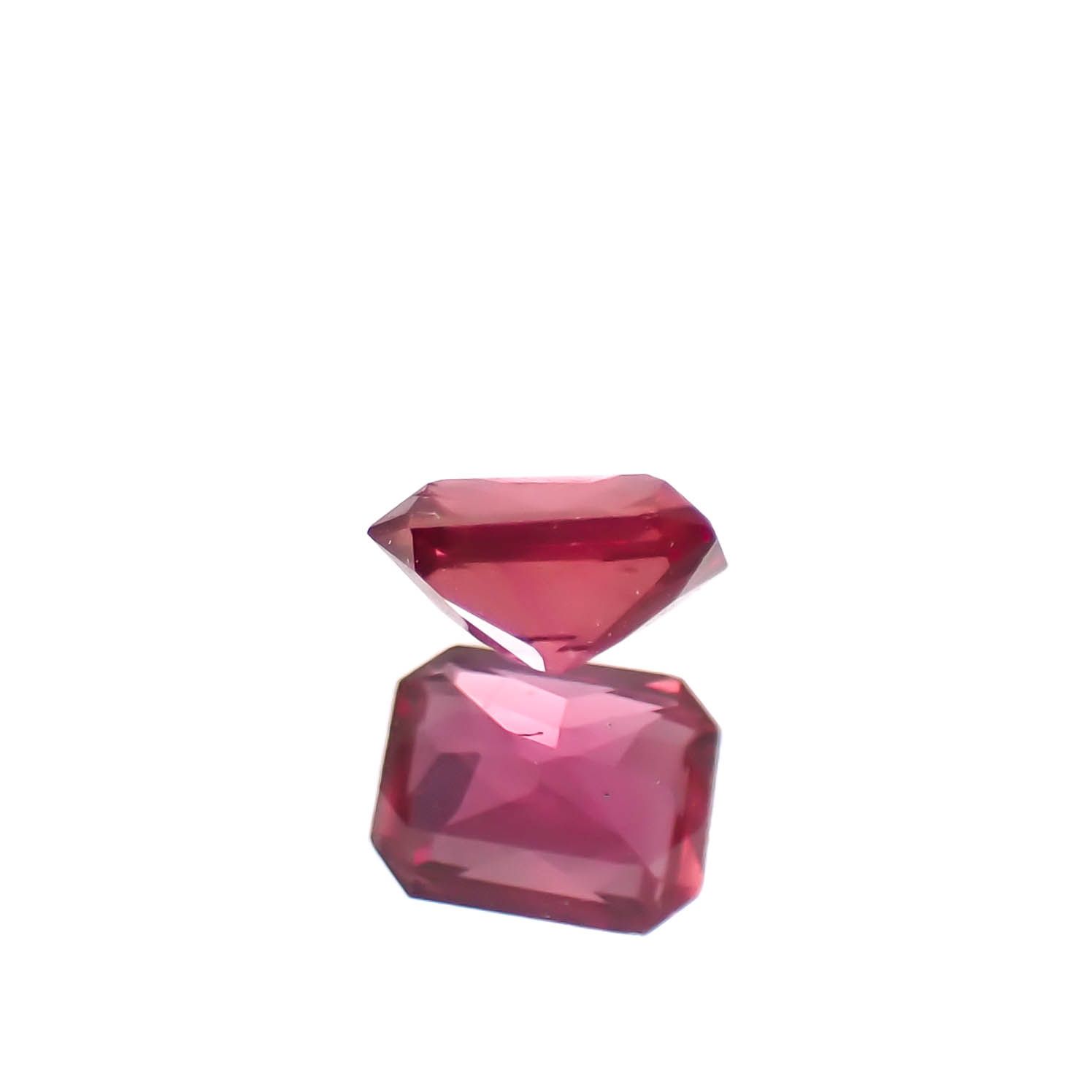 ルビー(宝石名ルビー)マダガスカル産 0.253ct ソ付(彩珠)[250630506]3.9x3.1mm前後