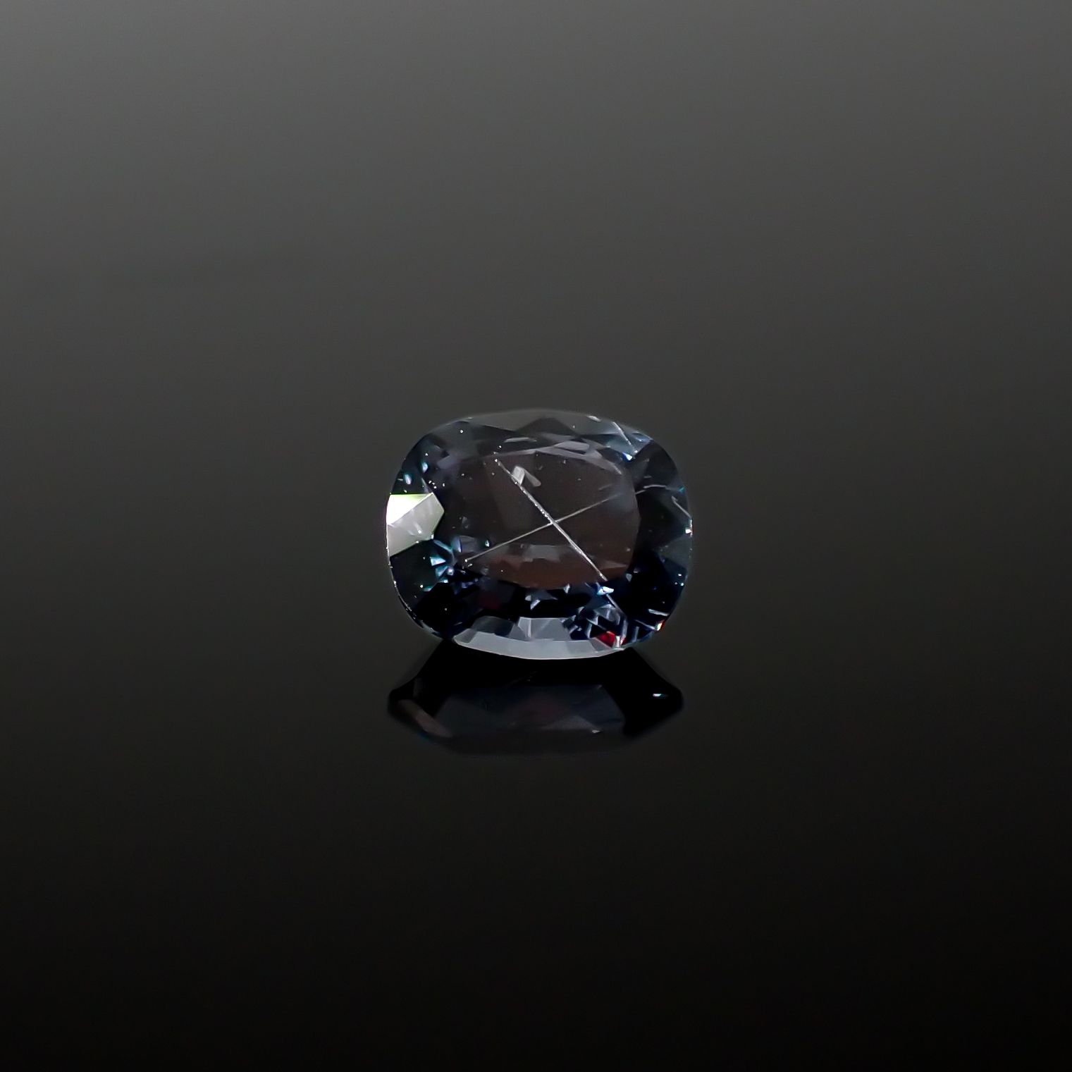 カラーチェンジガーネット アレキタイプ マダガスカル・ベキリー産 0.37ct[240125482]4.4x3.8mm前後