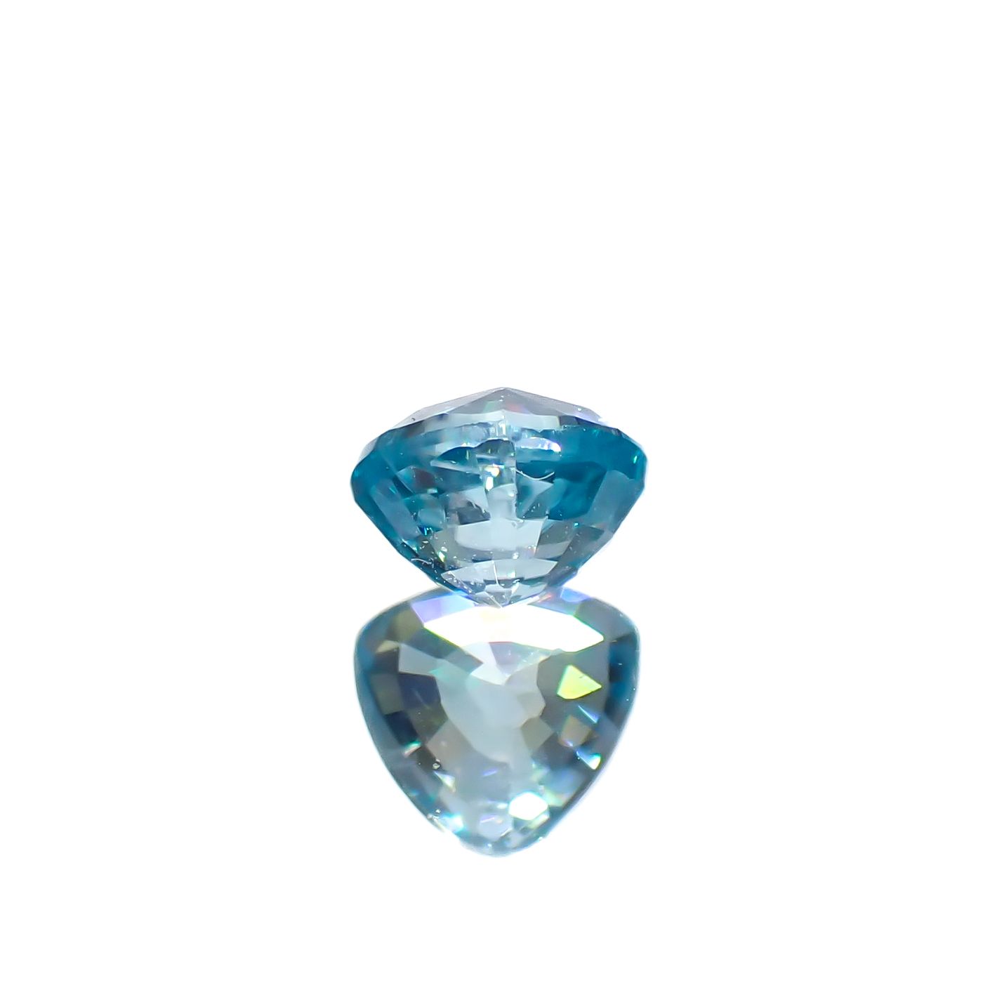 ブルージルコン カンボジア産 0.88ct[240728507]5.1x5mm前後