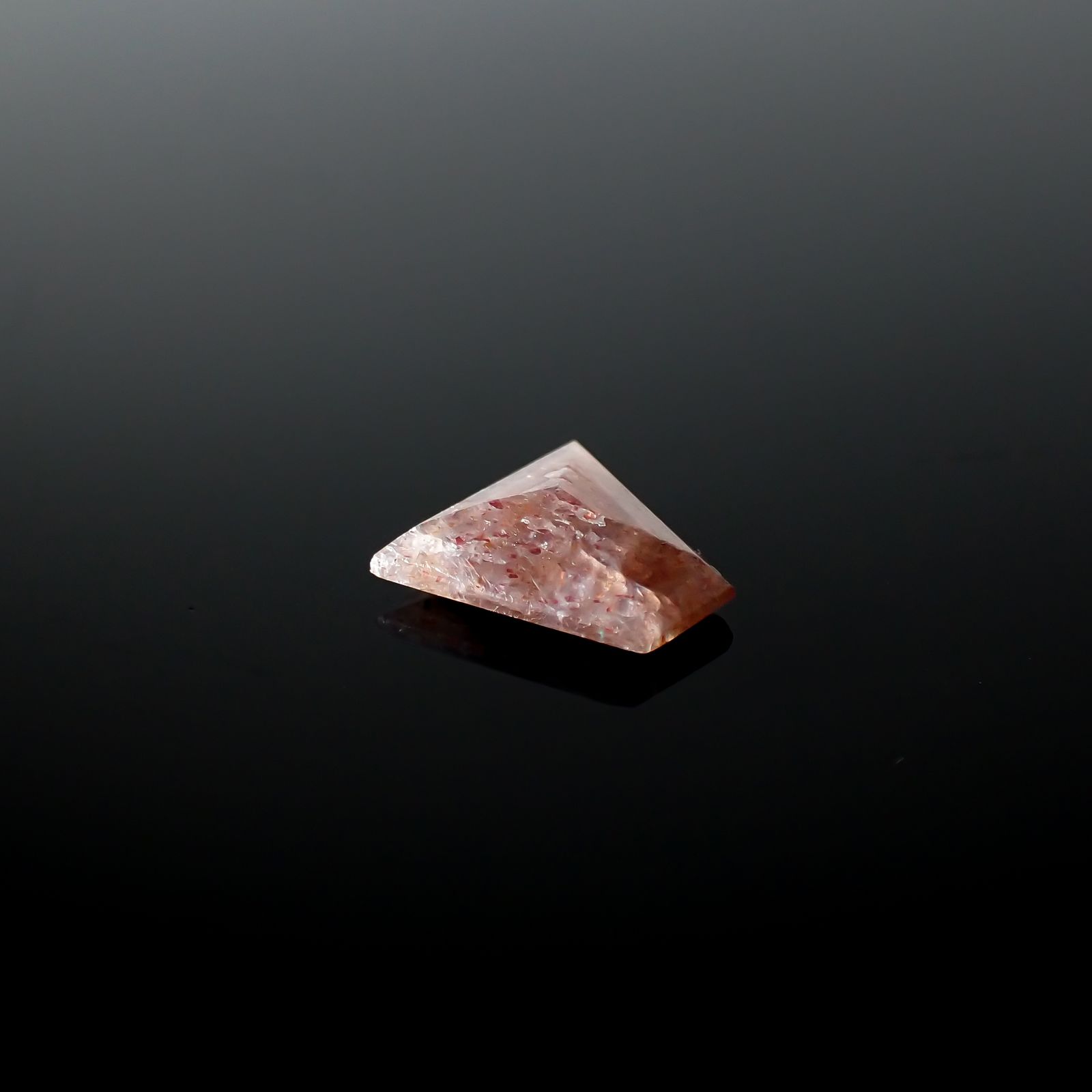 ◇カスタムカット◇ブラッドショットアイオライト インド産 2.63ct[240125391]10.8x10.6mm前後
