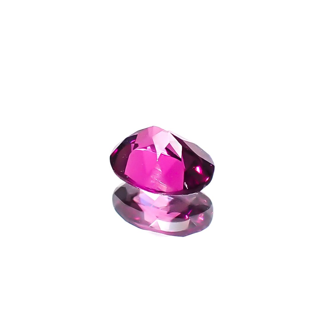 グレープガーネット ブラジル産 0.42ct [241229639]5.1x3.9mm前後