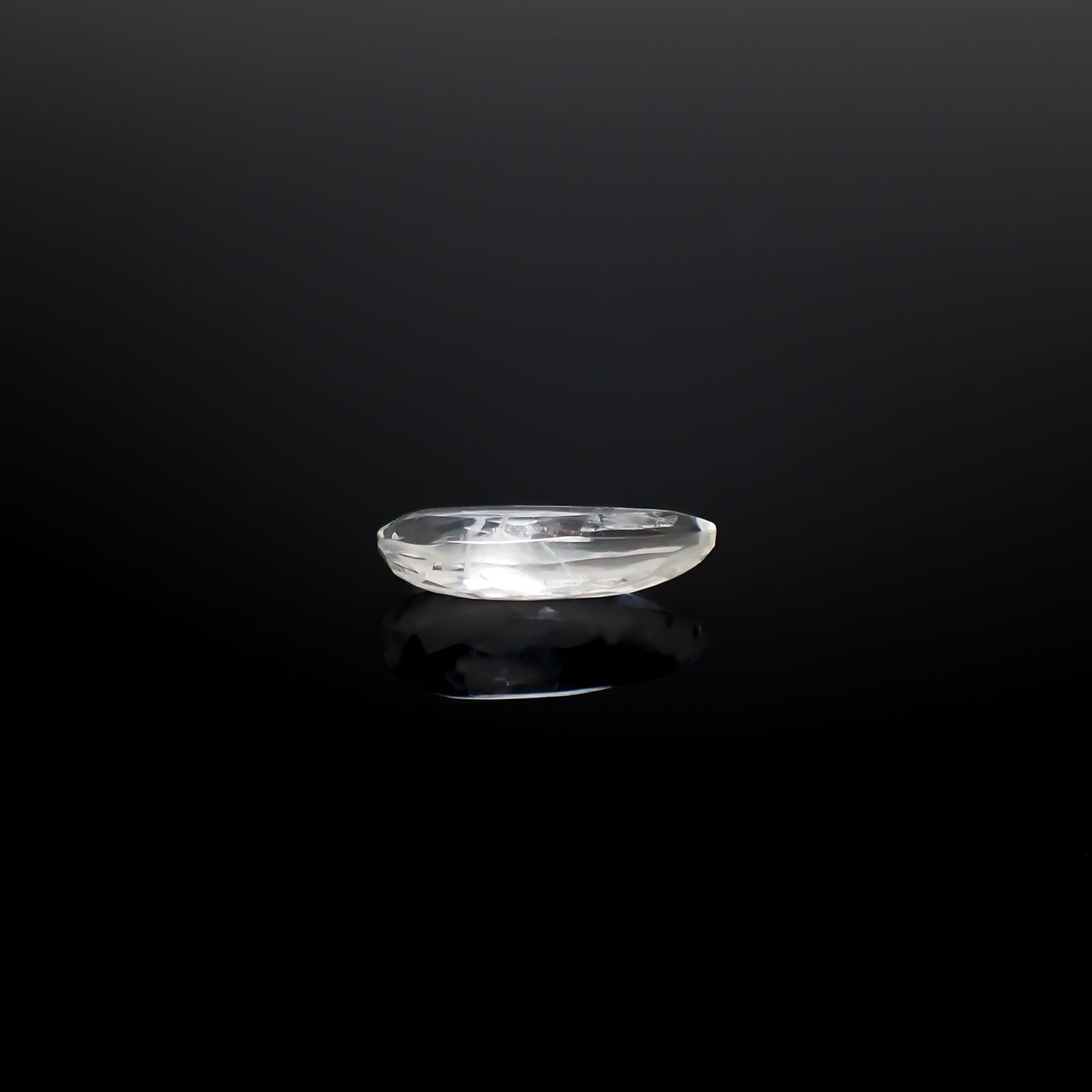 マラウイムーンストーン マラウイ共和国産 2.78ct / 15.2x6.8mm前後 [260331825]
