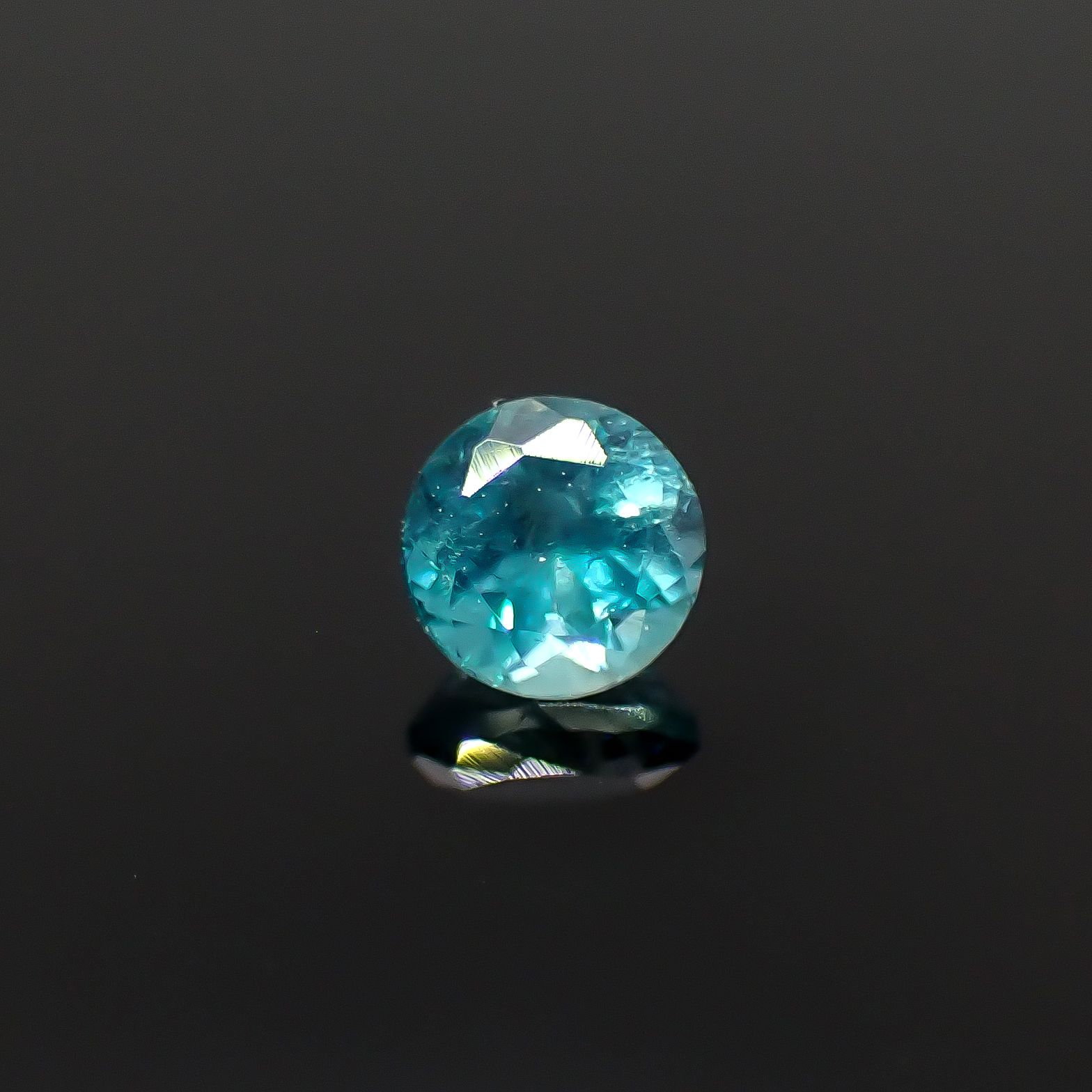 グランディディエライト マダガスカル産 0.19ct [250730676]3.5x3.5mm前後