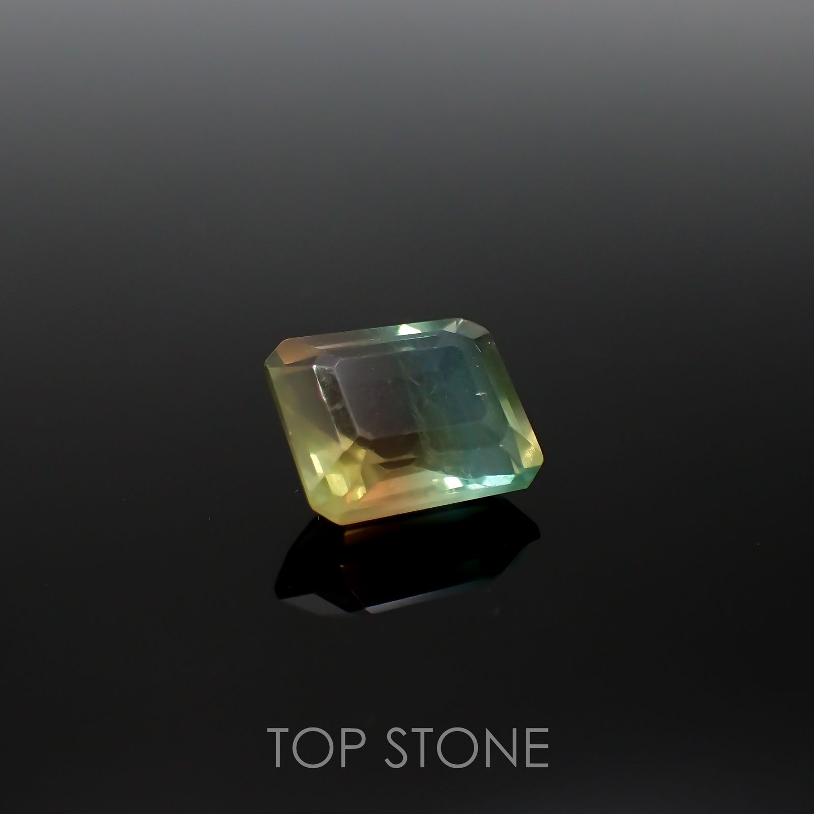 バイカラーフローライト ブラジル産 6.91ct[220917629]11.7x9.9mm前後