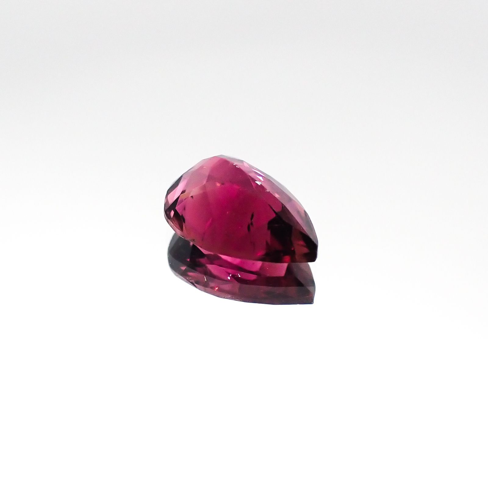 パープルトルマリン(宝石名パープル・トルマリン)ブラジル産 0.98ct 識別済[231023895]8.1x5.8mm前後