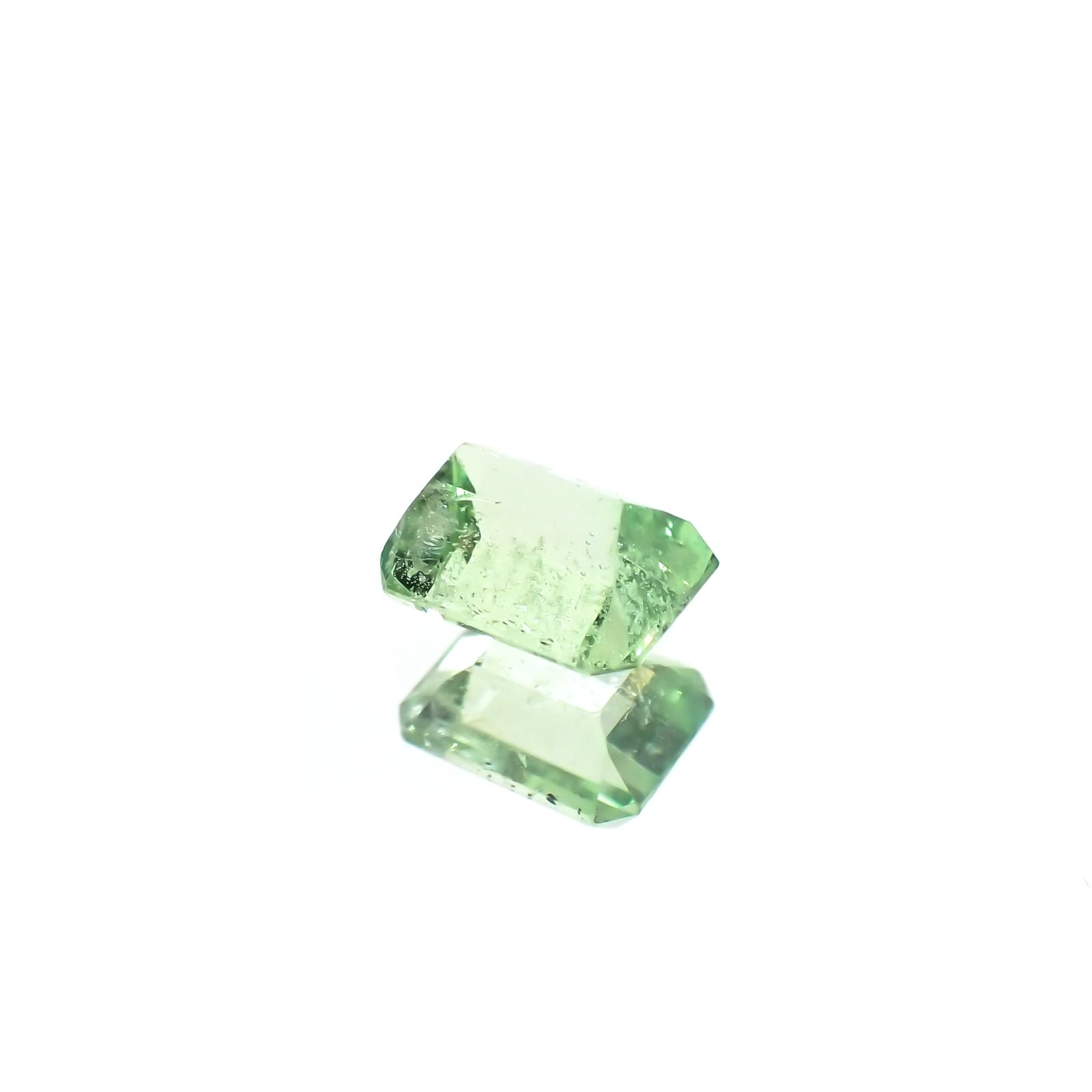 バイカラーツァボライト(宝石名グリーン グロッシュラー・ガーネット) タンザニア産 1.19ct 識別済[210711908]6.5×5mm前後