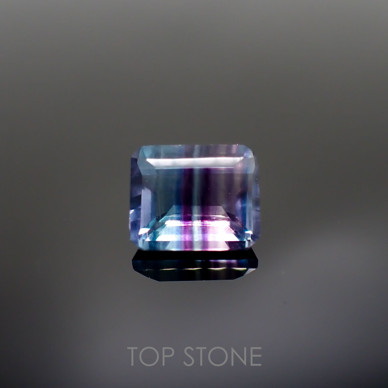 パーティカラーフローライト(宝石名フルオライト)ブラジル産 5.62ct 識別済[220115070]11.1x9.1mm前後