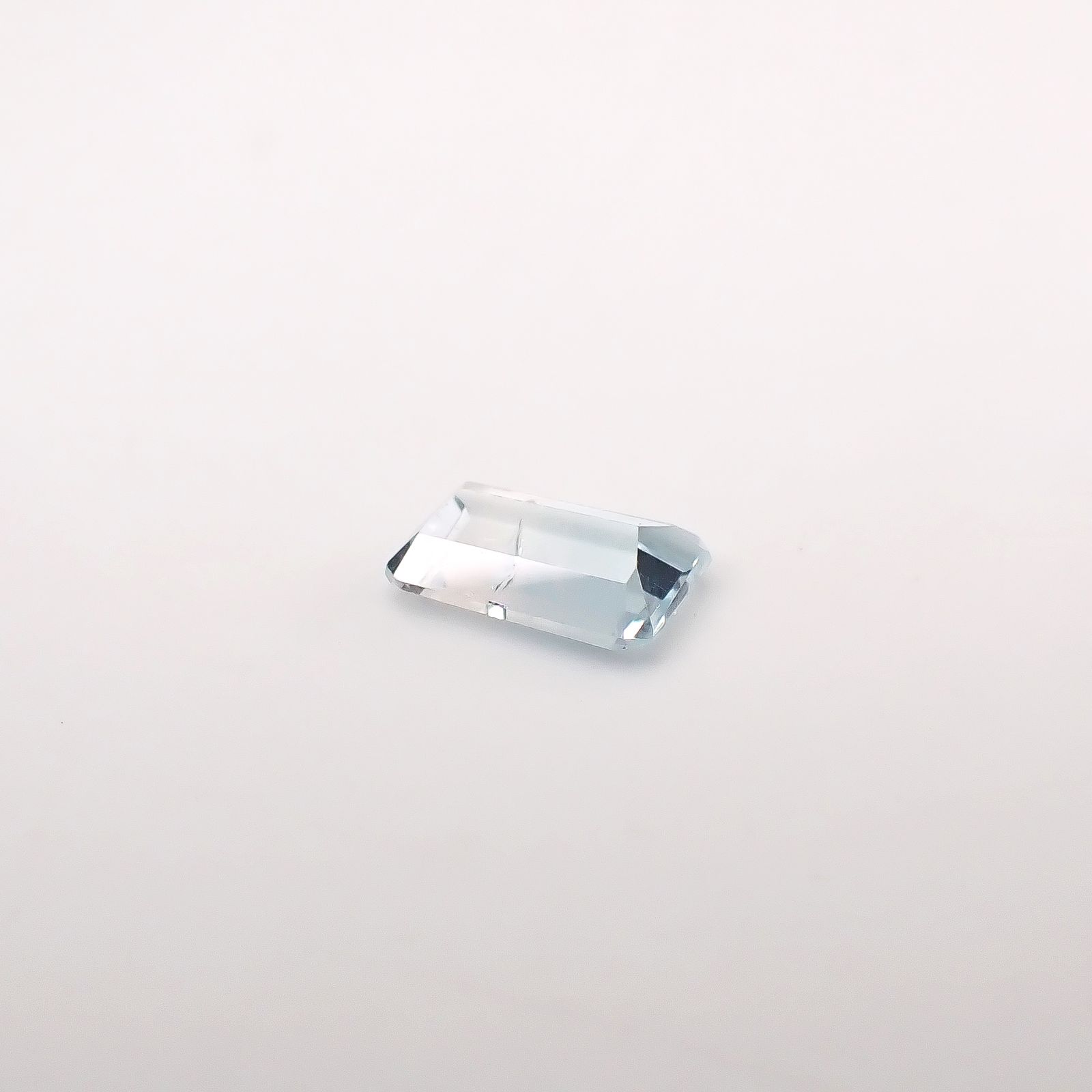 バイカラートパーズ 非加熱 ブラジル産 1.08ct / 7.8x4.9mm前後 [260331801]