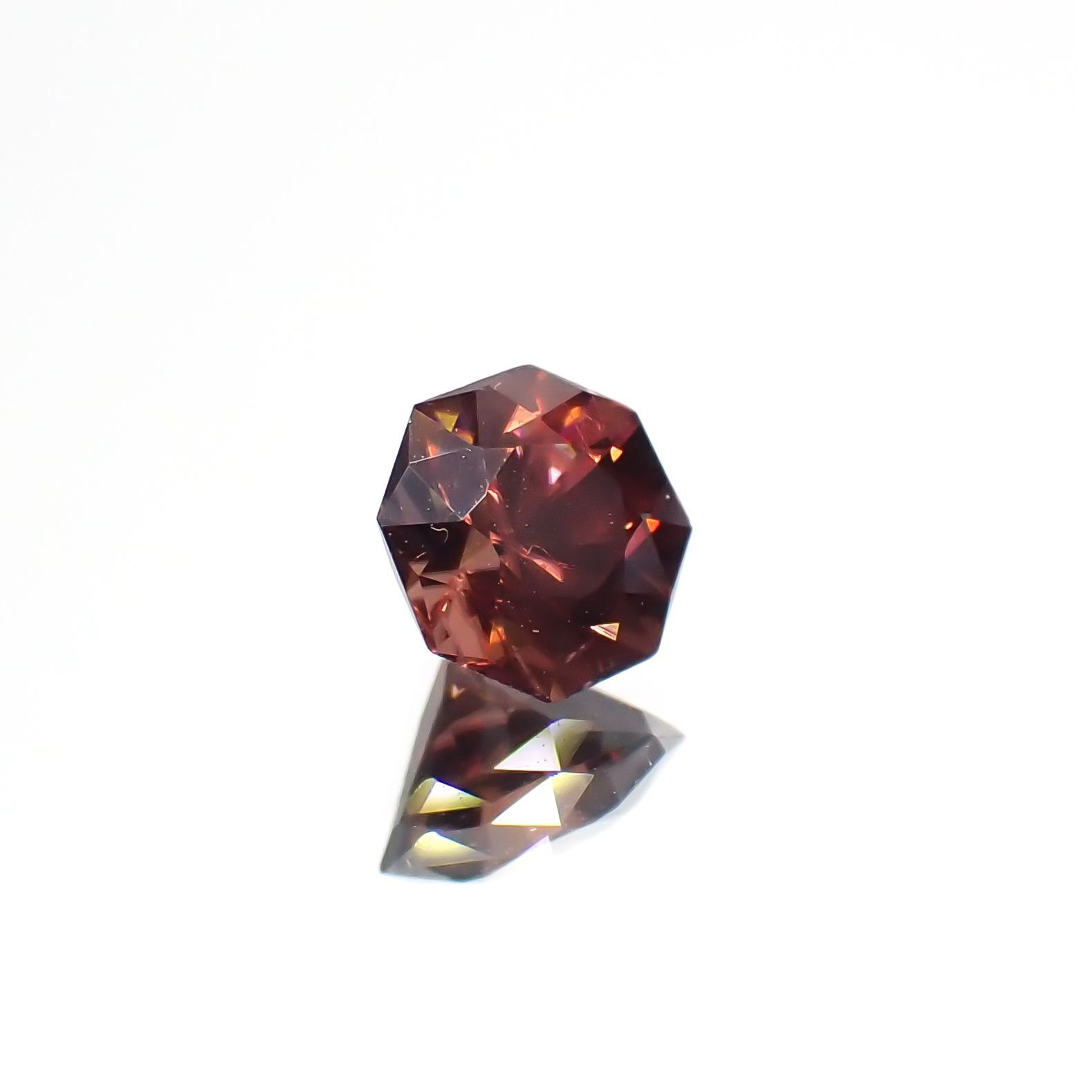 ◇オクタゴンカット◇レッドジルコン(宝石名ジルコン)スリランカ/カンボジア産 0.76ct 識別済[221018492]4.9x4.9mm前後