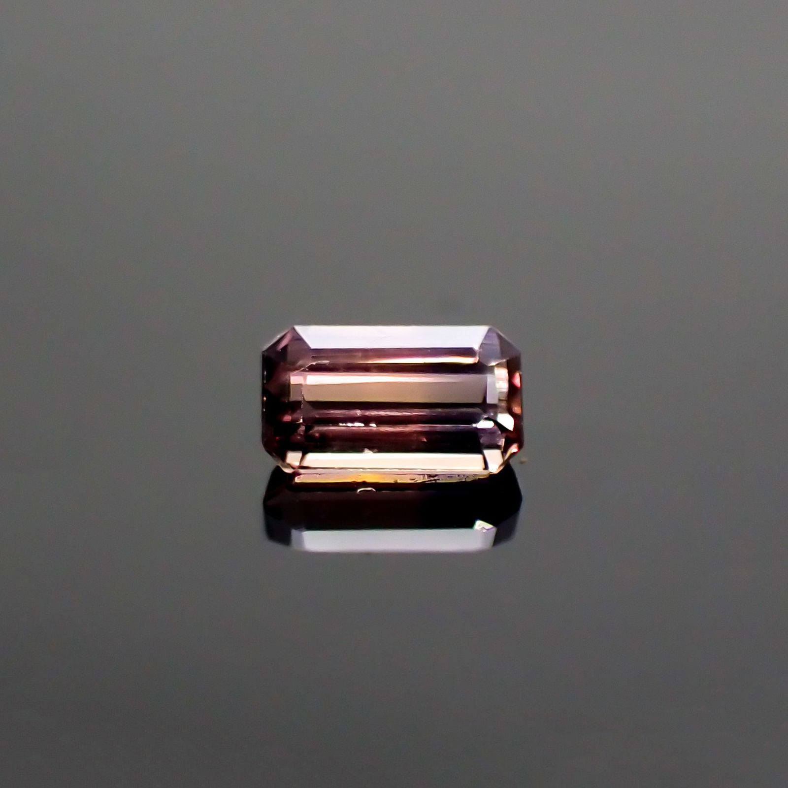 バイカラーサファイア(宝石名バイカラー・サファイア) マダガスカル/タンザニア産 0.23ct 識別済[210812498]4.2×2.5mm前後