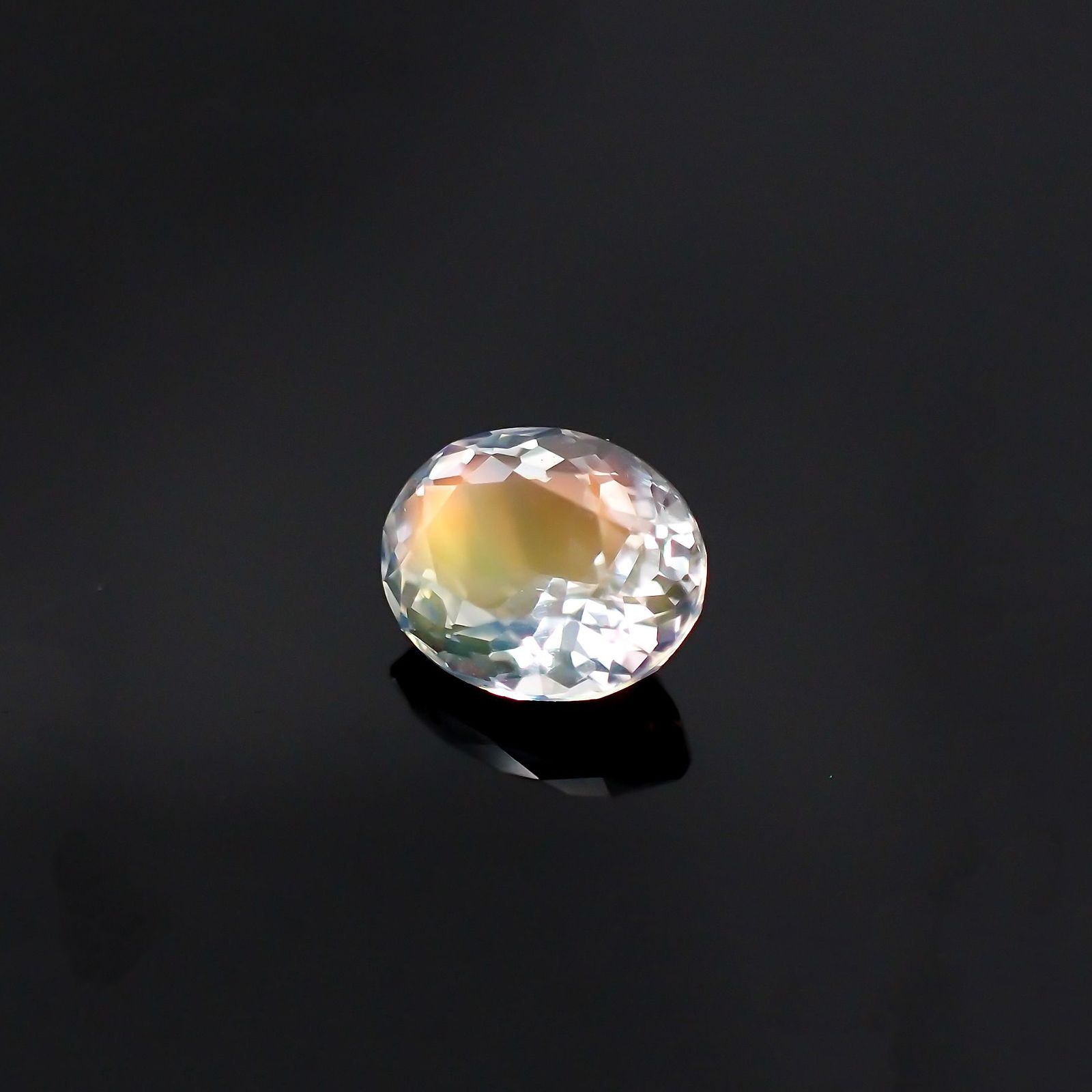 レインボームーンストーン(宝石名ラブラドライト) マダガスカル産 1.277ct ソ付(彩珠)[210611256]8×6.4mm前後