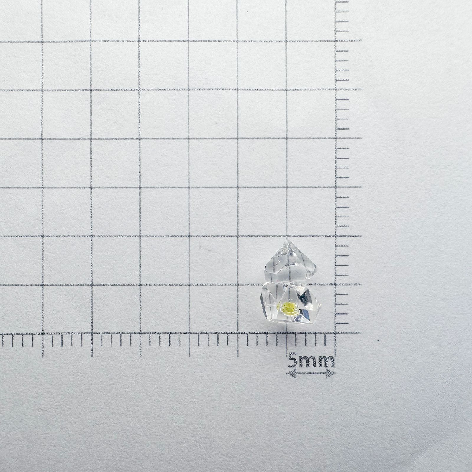 オイルインクォーツ原石 パキスタン産 1.37ct[240828673]9x5.9mm前後