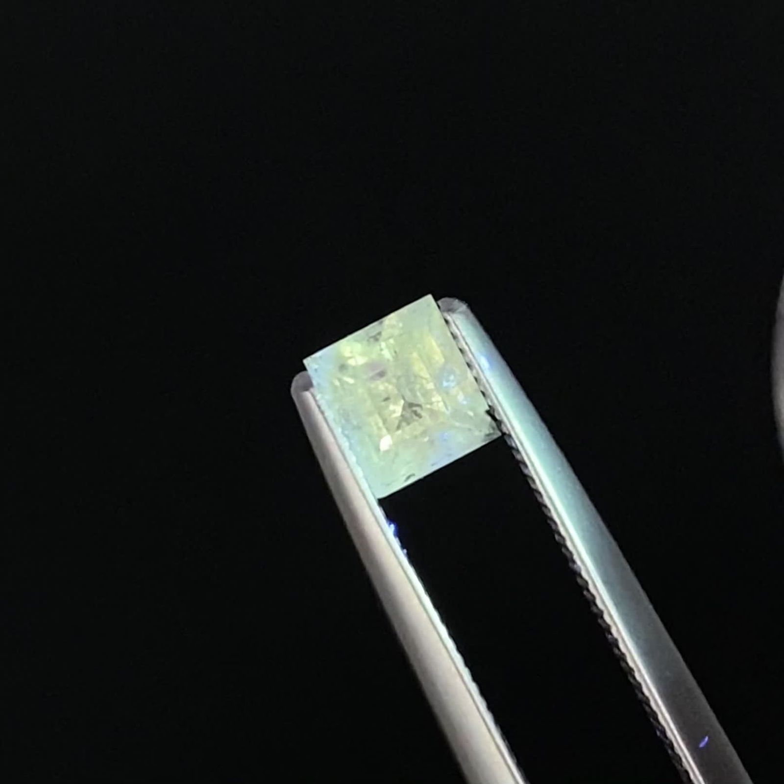 バーバンカイト(宝石名バーバンカイト)ロシア産 0.589ct ソ付(日