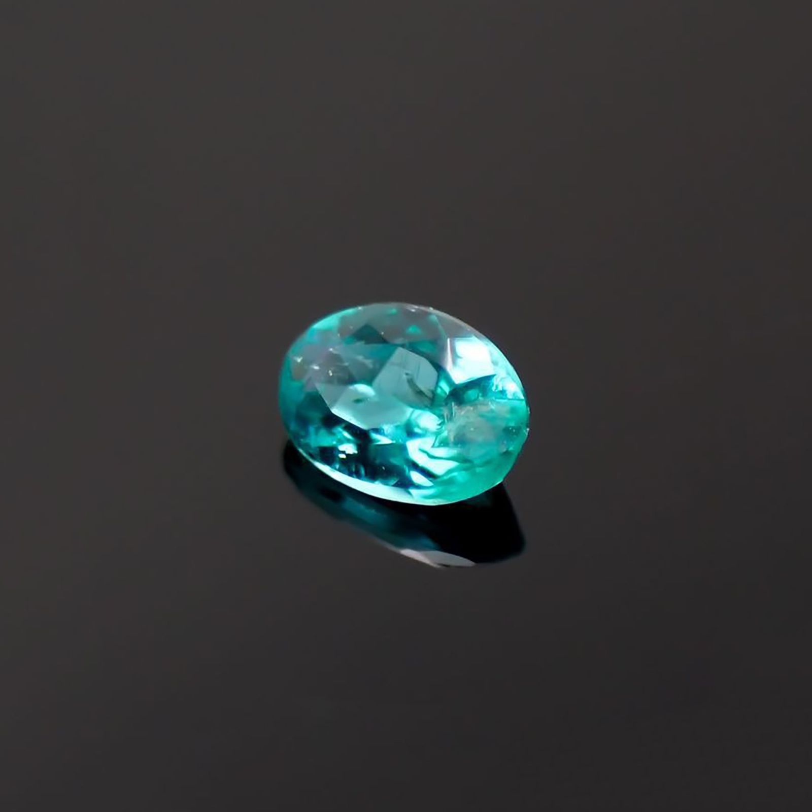 パライバトルマリン(宝石名トルマリン/別名パライバ・トルマリン)ブラジル産 識別済 0.069ct / 3.1x2.2mm前後 [221018774]