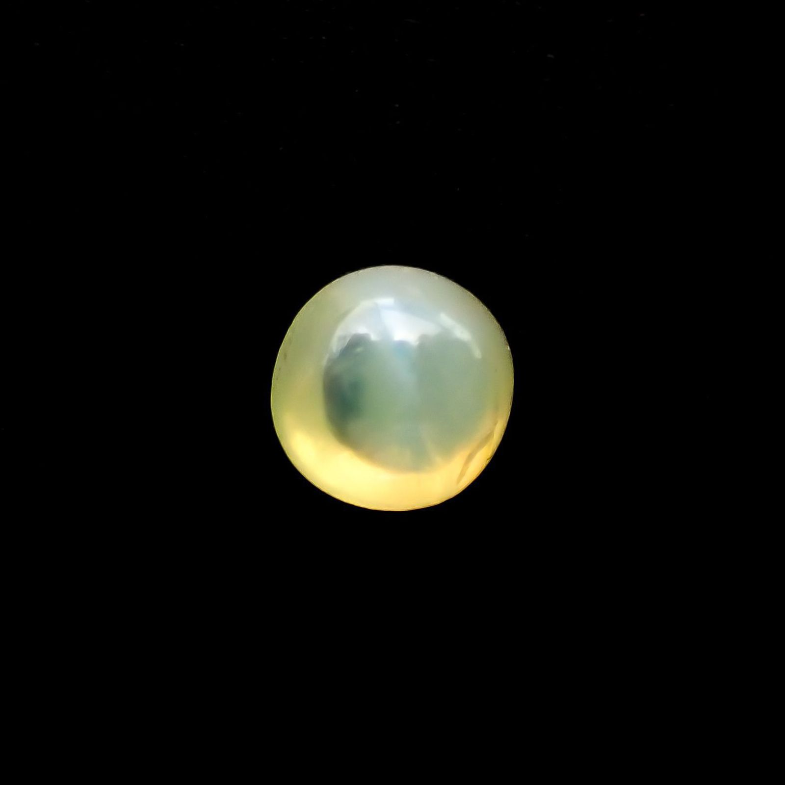 クリソベリルキャッツアイ スリランカ産 0.31ct / 3.8x3.8mm前後 [260118250]