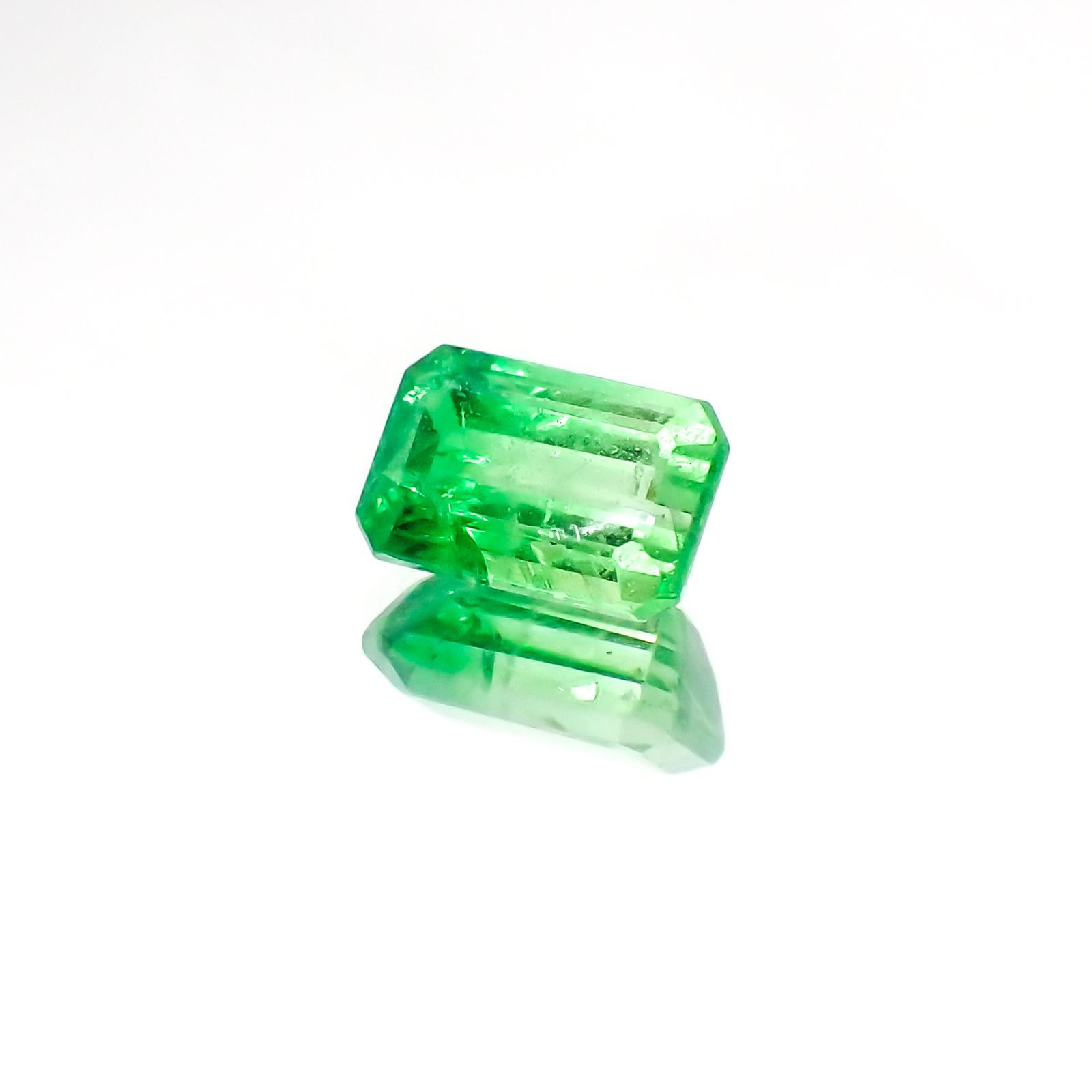 バイカラーツァボライト(宝石名グリーン グロッシュラー・ガーネット)タンザニア産 1.21ct 識別済[231124261]7.1x4.6mm前後