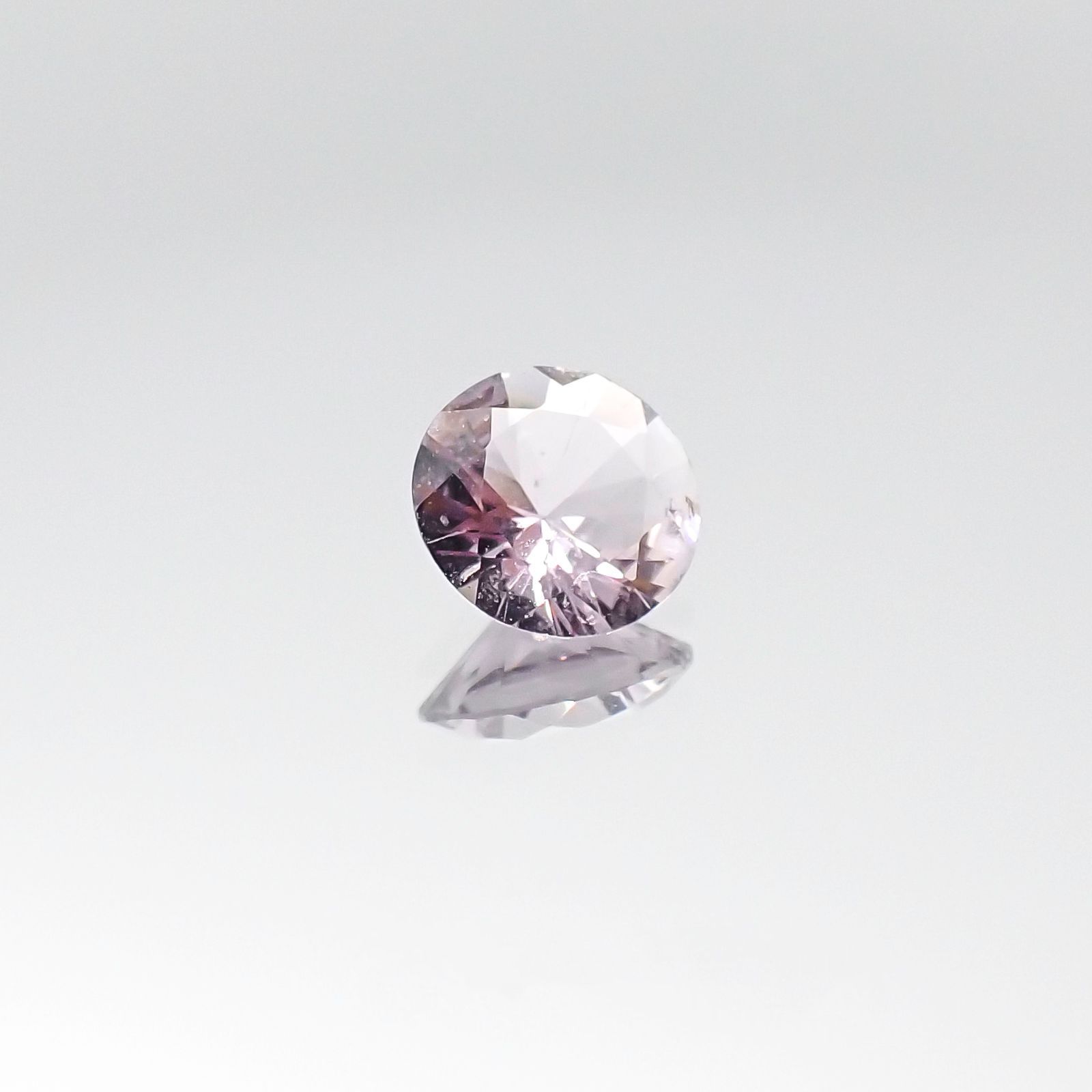 マリアライト(宝石名パープル・スキャポライト)タンザニア産 0.38ct 識別済[231023979]5.5x5.4mm前後