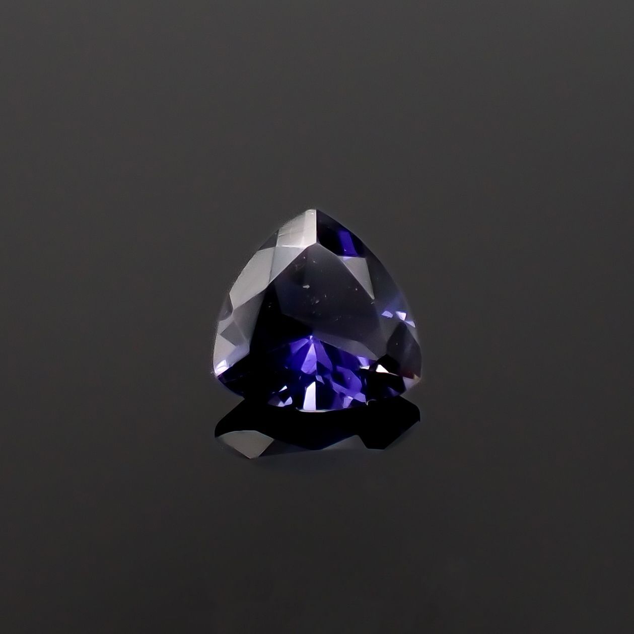 アイオライト タンザニア産 0.53ct[230321009]5.8x6mm前後