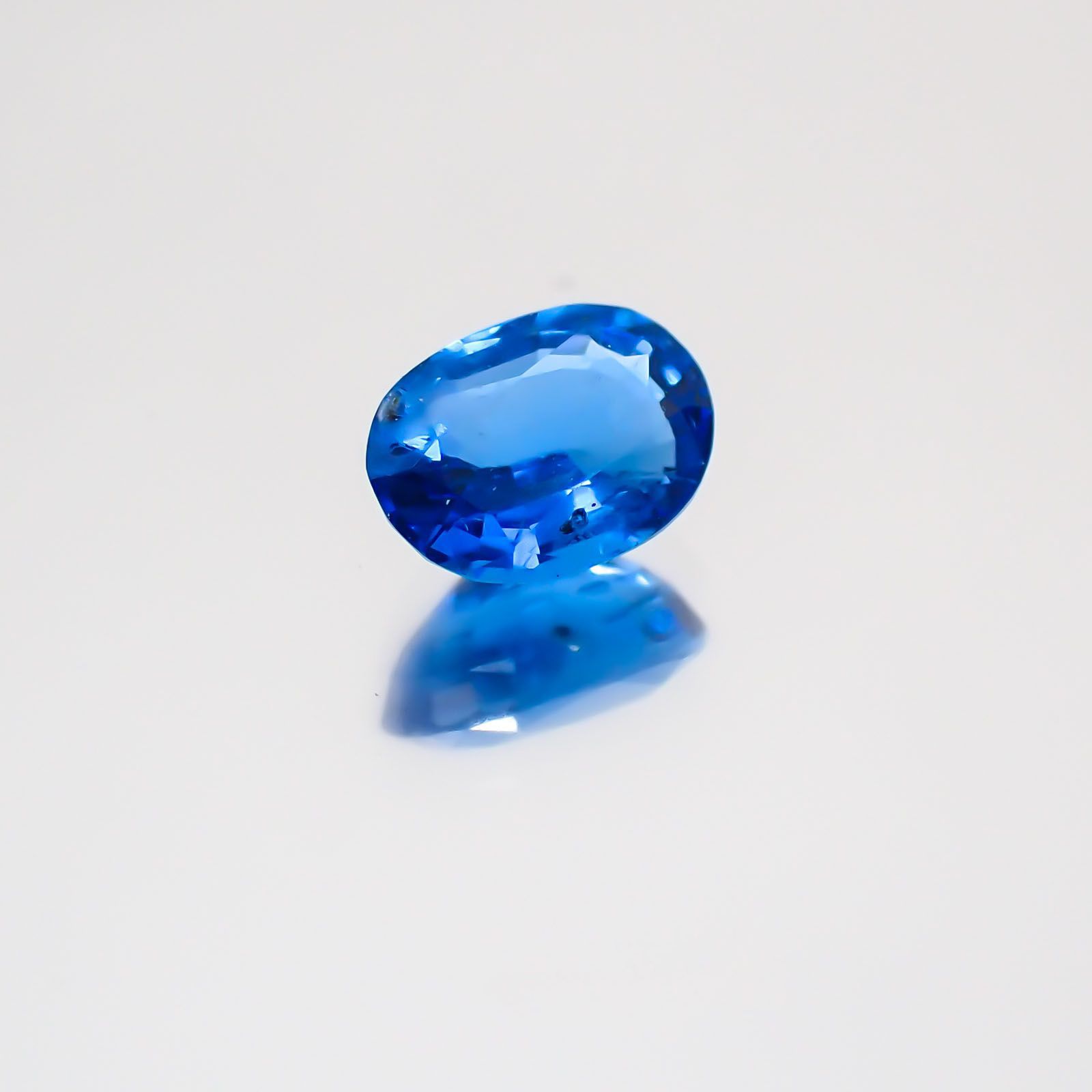 アウイナイト フルオレッセンス(宝石名アウイナイト) ドイツ産 0.299ct ソ付(日独)[19111572]5.3×3.8mm前後