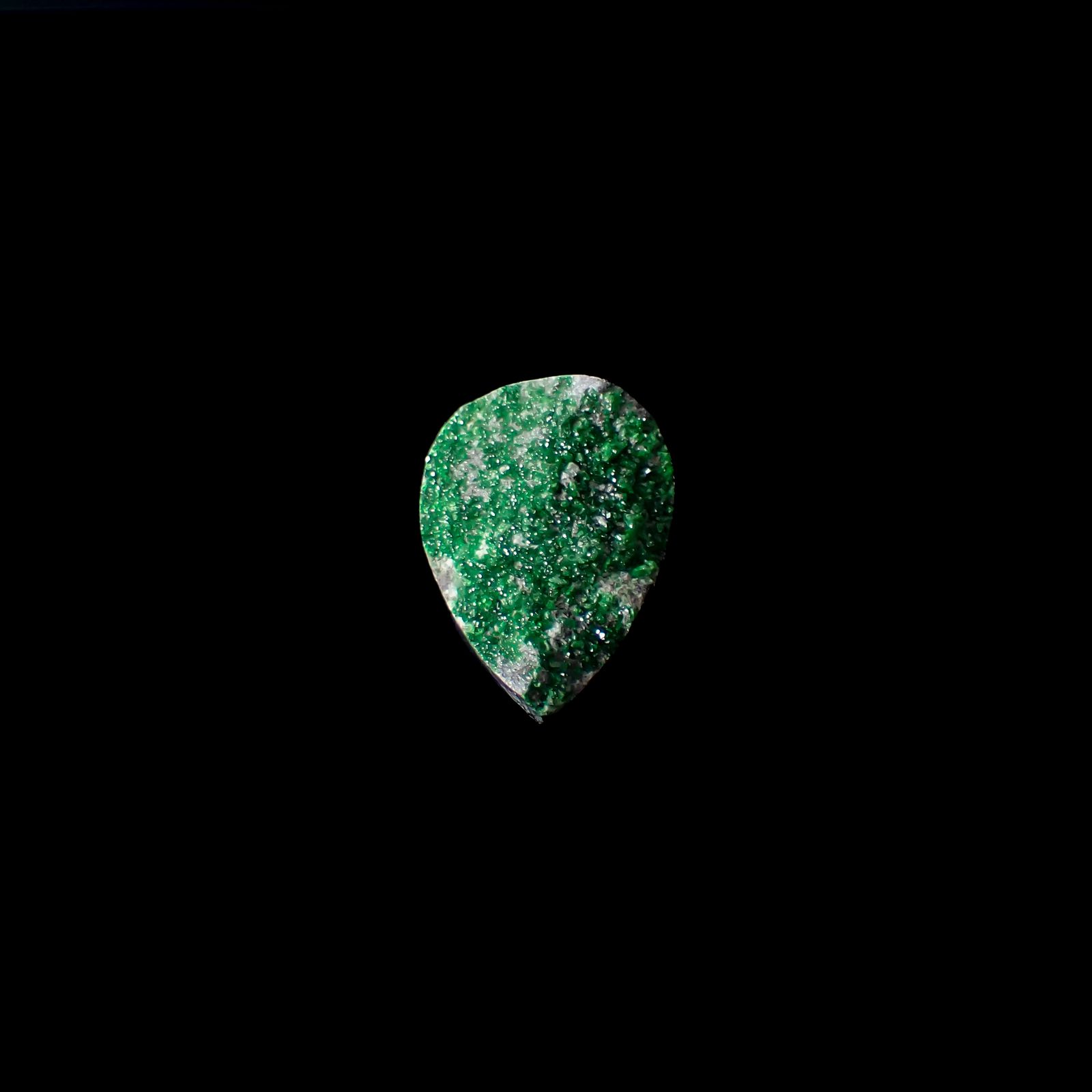ウバロバイト 原石 ロシア産 11.70ct[240326447]20.4x14.5mm前後