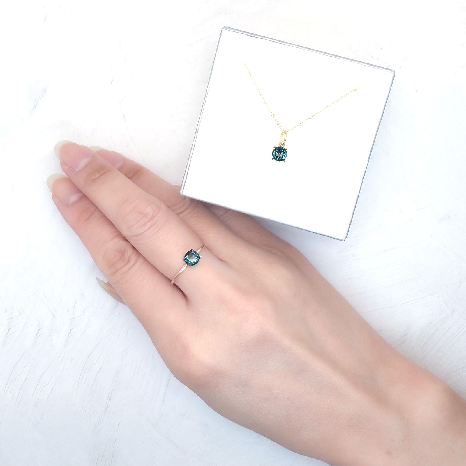 ◇ペアセット◇ロンドンブルートパーズ ブラジル産 1.18ct(2pcs合計) / 5x5mm前後 [251031332]