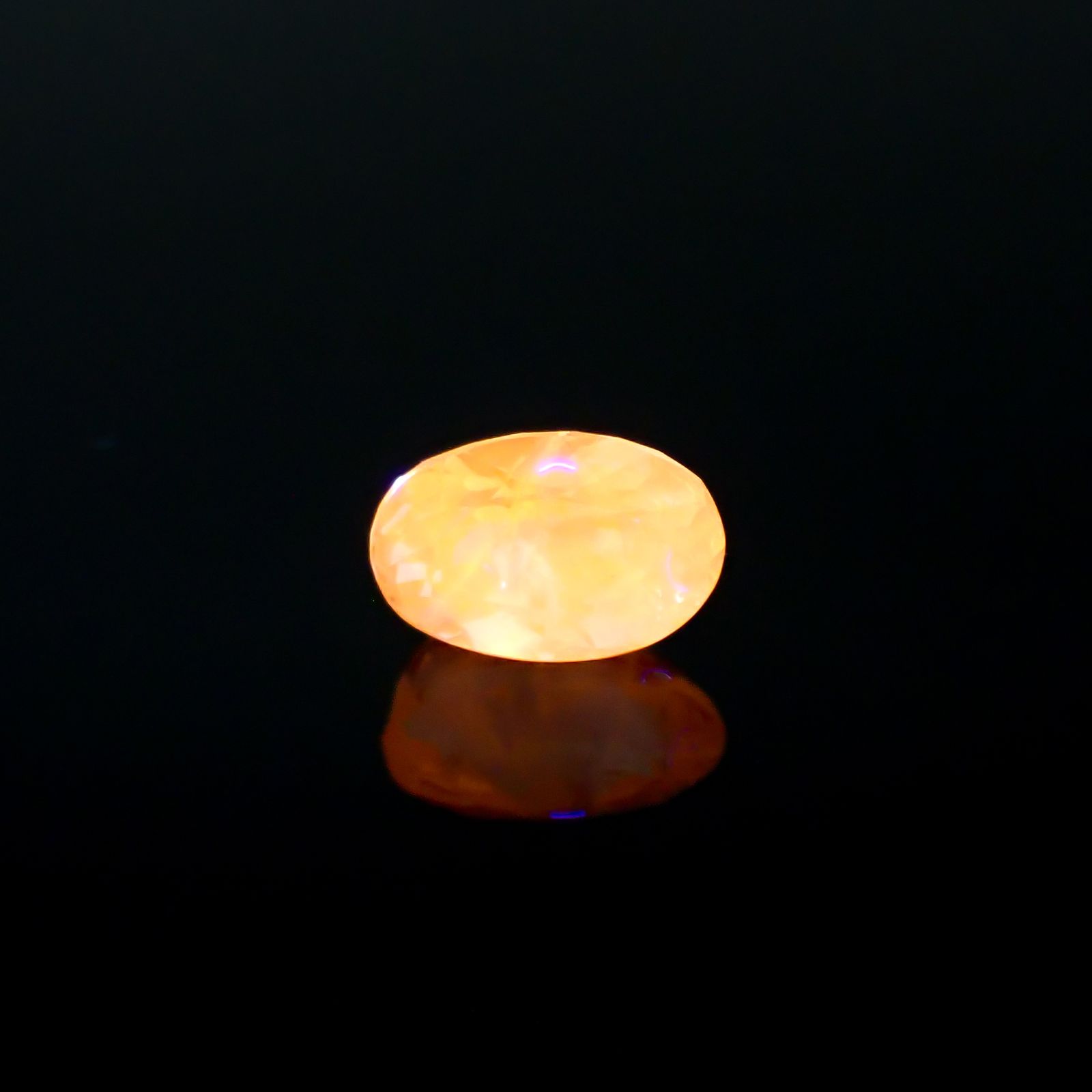 アウイナイト フルオレッセンス(宝石名アウイナイト)ドイツ産 0.727ct ソ付(彩珠)[240929129]6.7x4.4mm前後