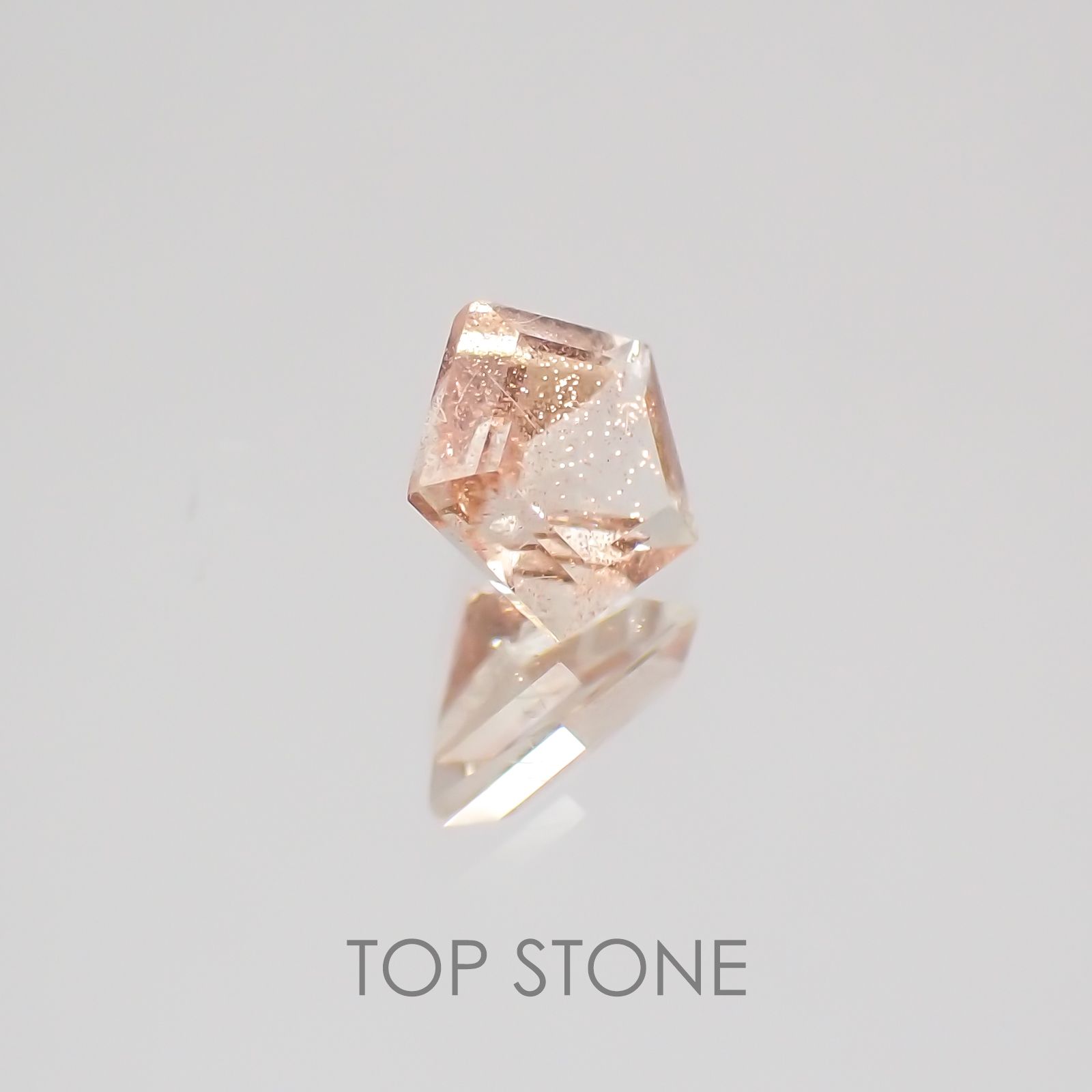 ◇ペンタゴンカット◇オレゴンサンストーンSA アメリカ産 ルース 0.22ct[21059539]4.1×4.1mm前後