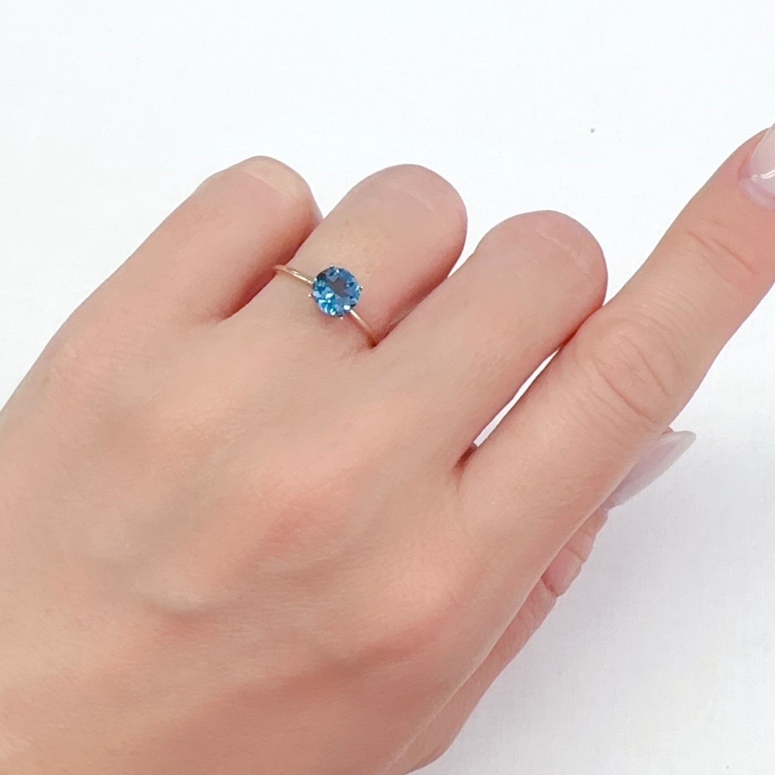 ロンドンブルートパーズ ブラジル産 0.91ct[240326784]6.1x6.1mm前後