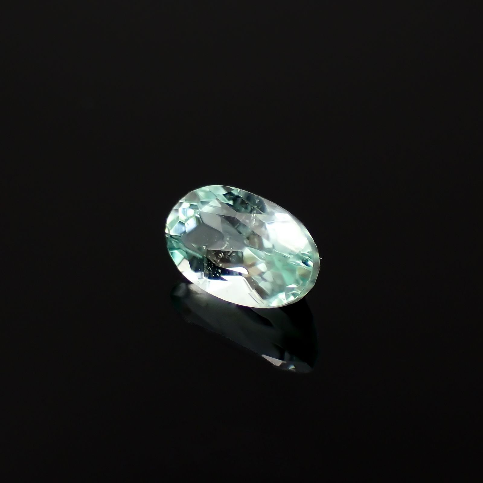 パライバトルマリン モザンビーク産 0.30ct / 5.1x3.1mm前後 [230220374]