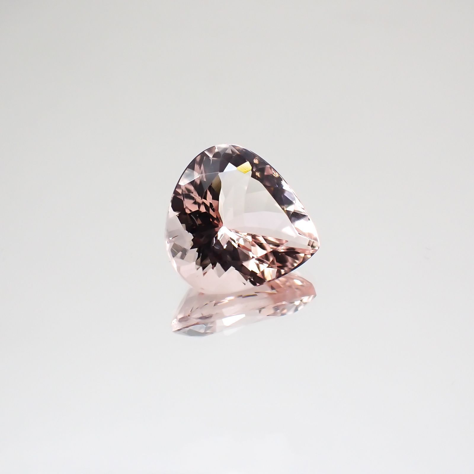 モルガナイト(宝石名モルガナイト) ナイジェリア産 2.752ct ソ付(日独)[210510836]10.2×10.1mm前後