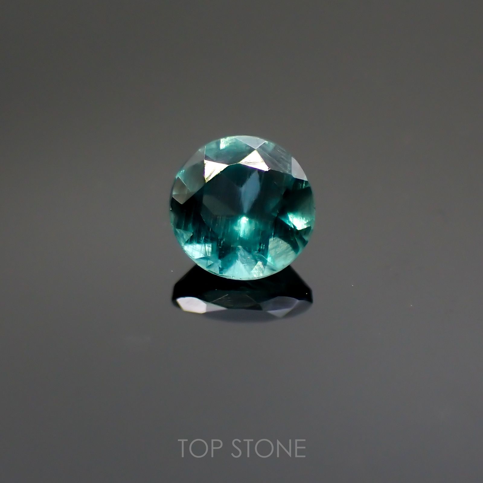 グリーンアパタイト(ノーブルモロキサイト)(宝石名アパタイト) マダガスカル産 0.18ct 識別済[211013529]3.6×3.6mm前後