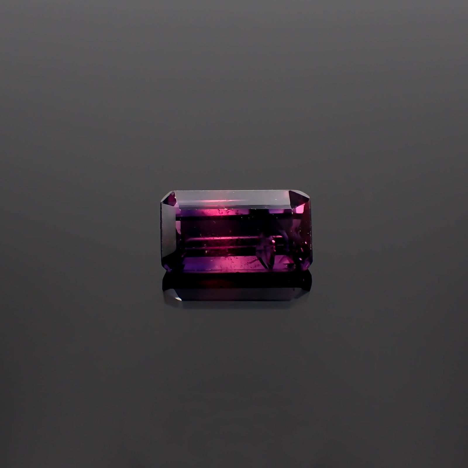 ウィンザーサファイア タンザニア・ウィンザー産 1.14ct / 7.5x4.1mm前後 [230320913]