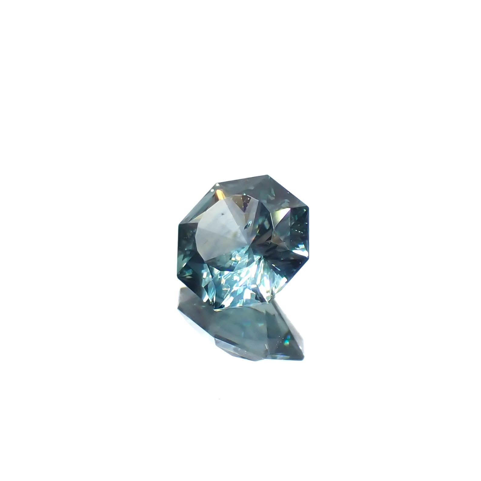 ◇オクタゴンカット◇モンタナサファイア アメリカ・モンタナ州産 0.69ct[240326405]5.4x5.4mm前後