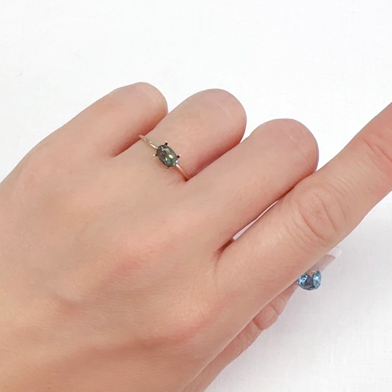 カラーチェンジアンデシン モンゴル産 0.41ct[240226321]5.9x3.9mm前後
