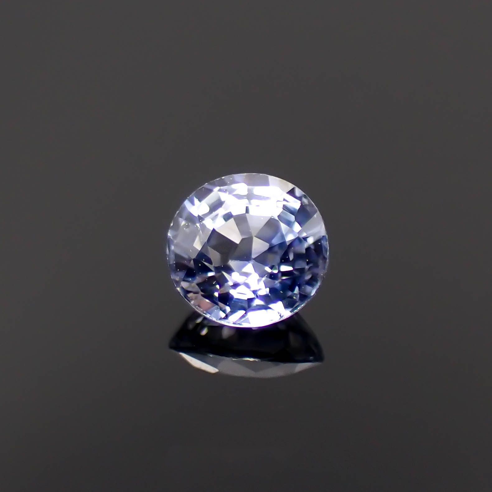 アイスブルーサファイア(宝石名サファイア)スリランカ/マダガスカル産 0.29ct 識別済[230119940]3.9x3.8mm前後