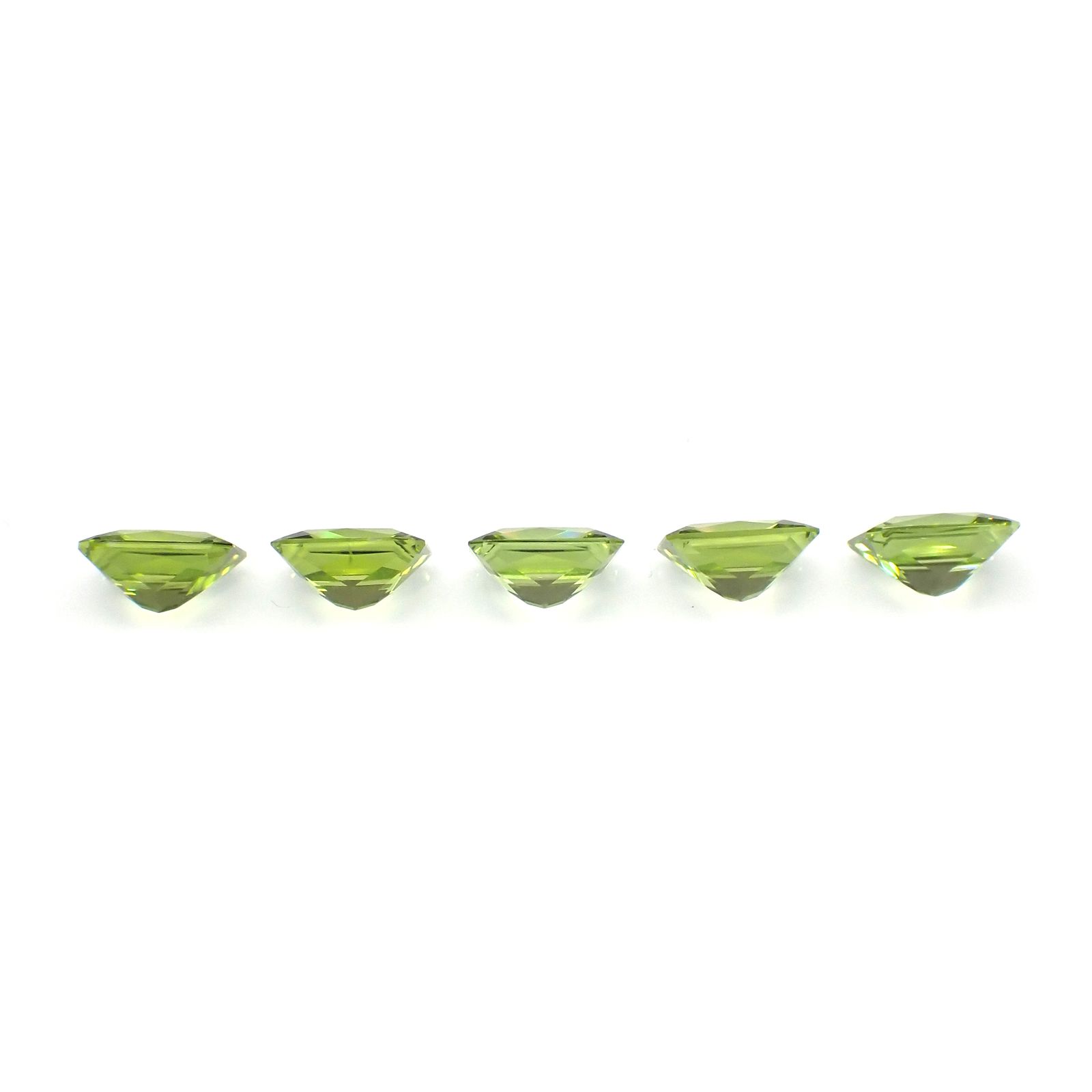 <ランダムセレクト1個販売>ペリドット 中国産 約1.40-1.65ct[230722580]8x6mm前後