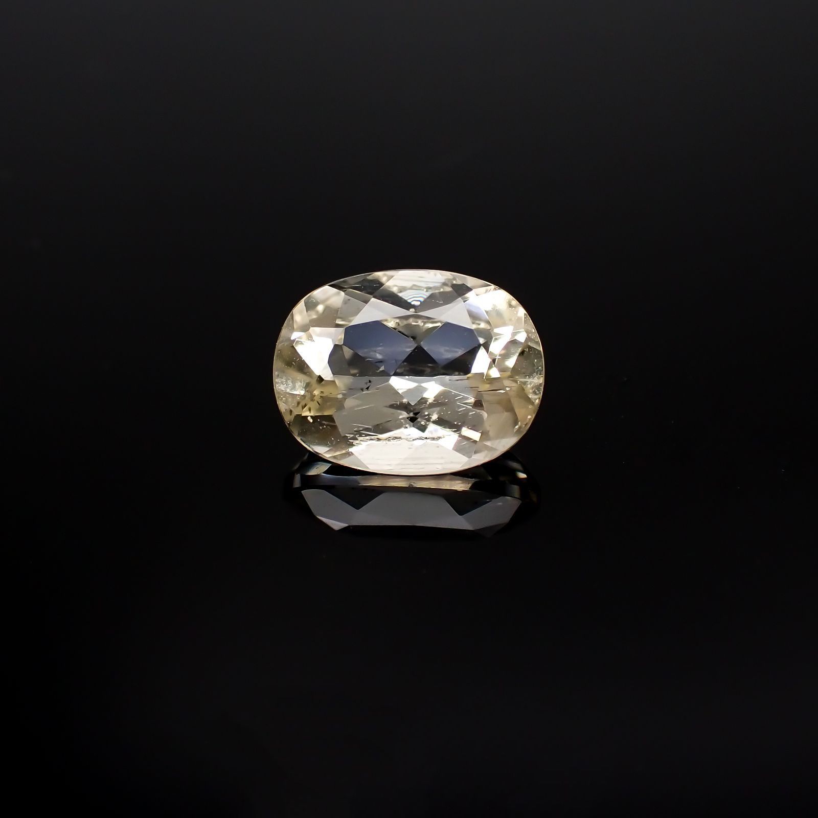 イエロースキャポライト(宝石名イエロー・スキャポライト)ブラジル・ミナスジェライス州産 識別済 1.48ct / 8.6x6.5mm前後 [251118019]