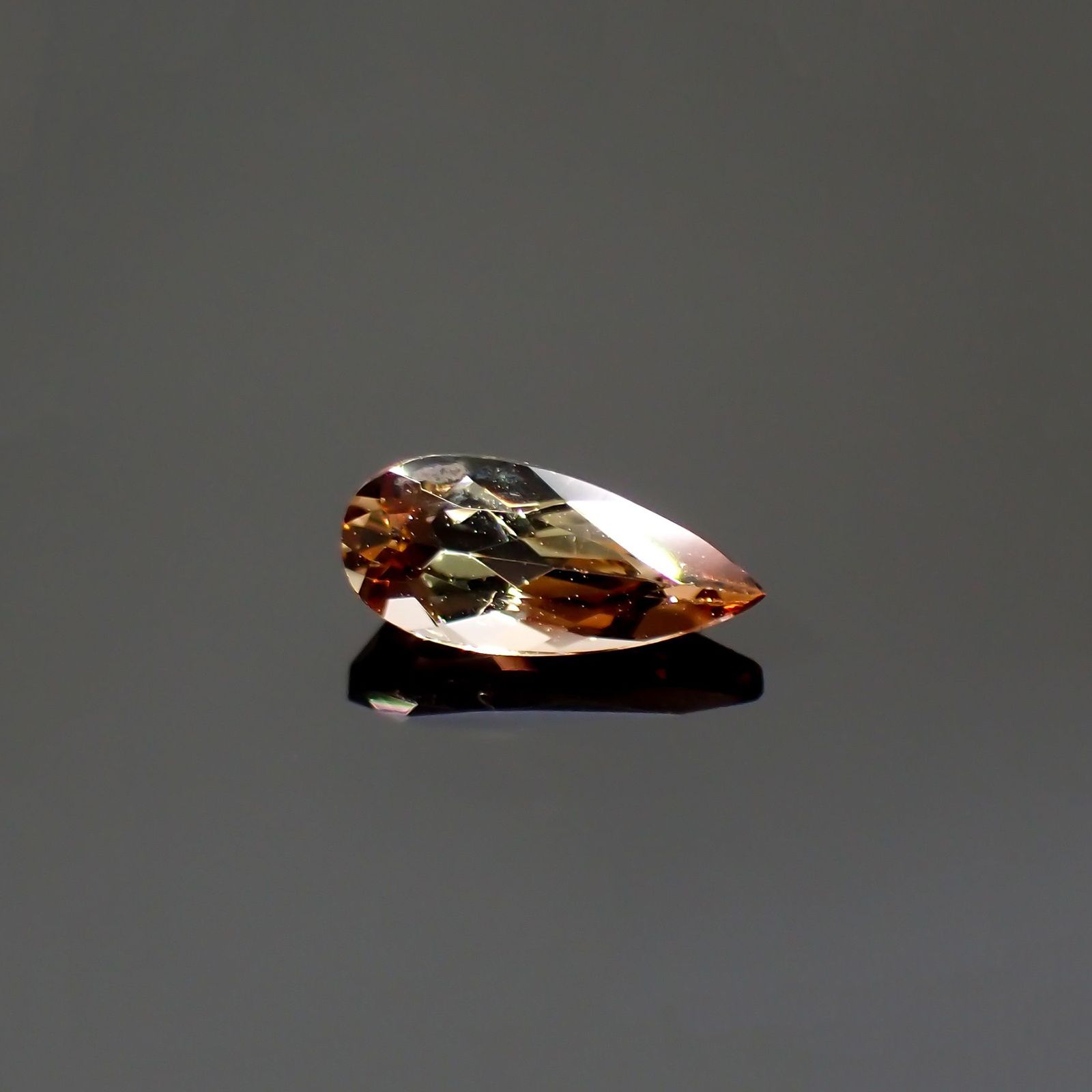 アンダリュサイト(宝石名アンダリュサイト)スリランカ/モザンビーク産 0.34ct 識別済[220114428]6.9x3.1mm前後