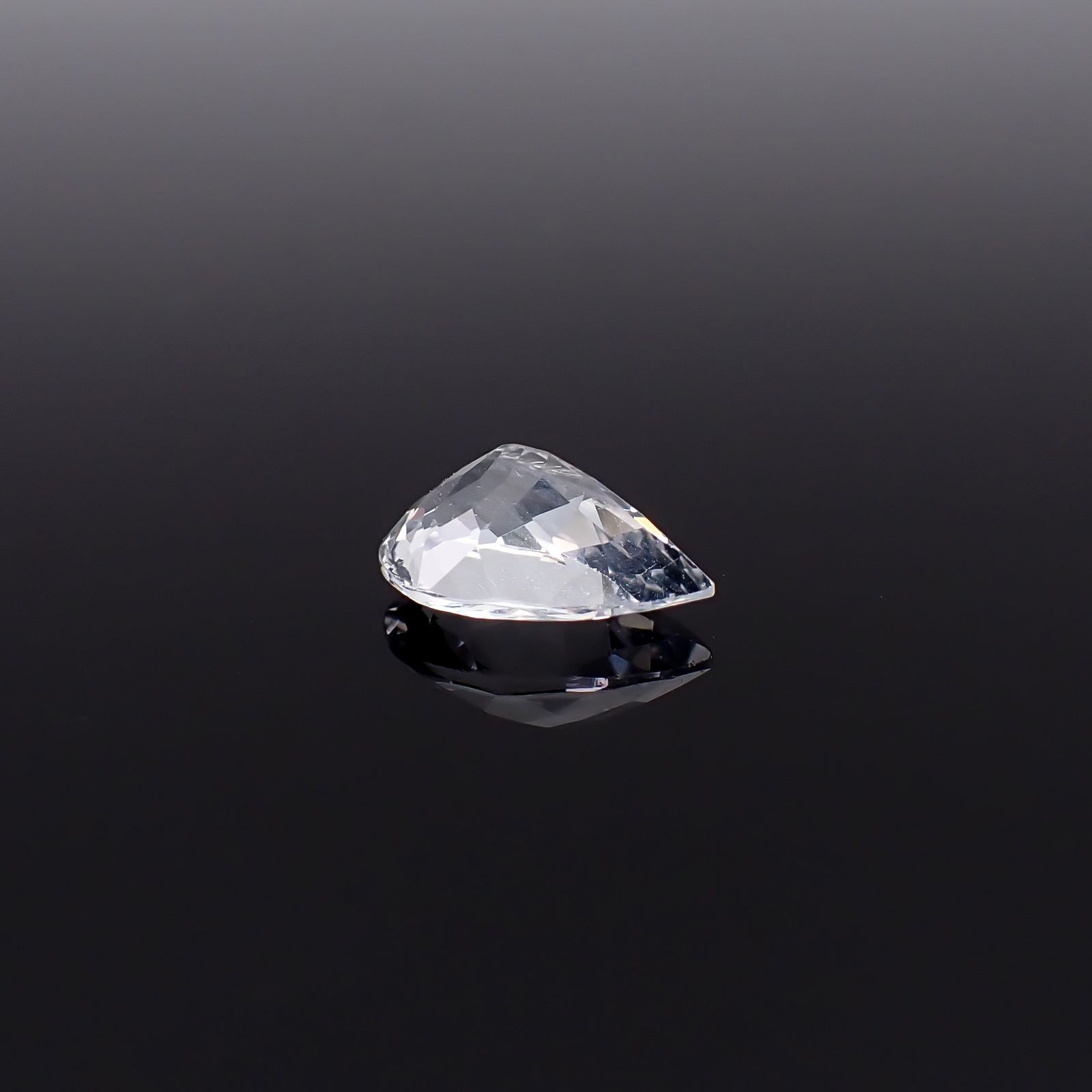 シルバーアパタイト フルオレッセンス アフリカ産 識別済 1.69ct / 9.8x6.6mm前後 [260632514]
