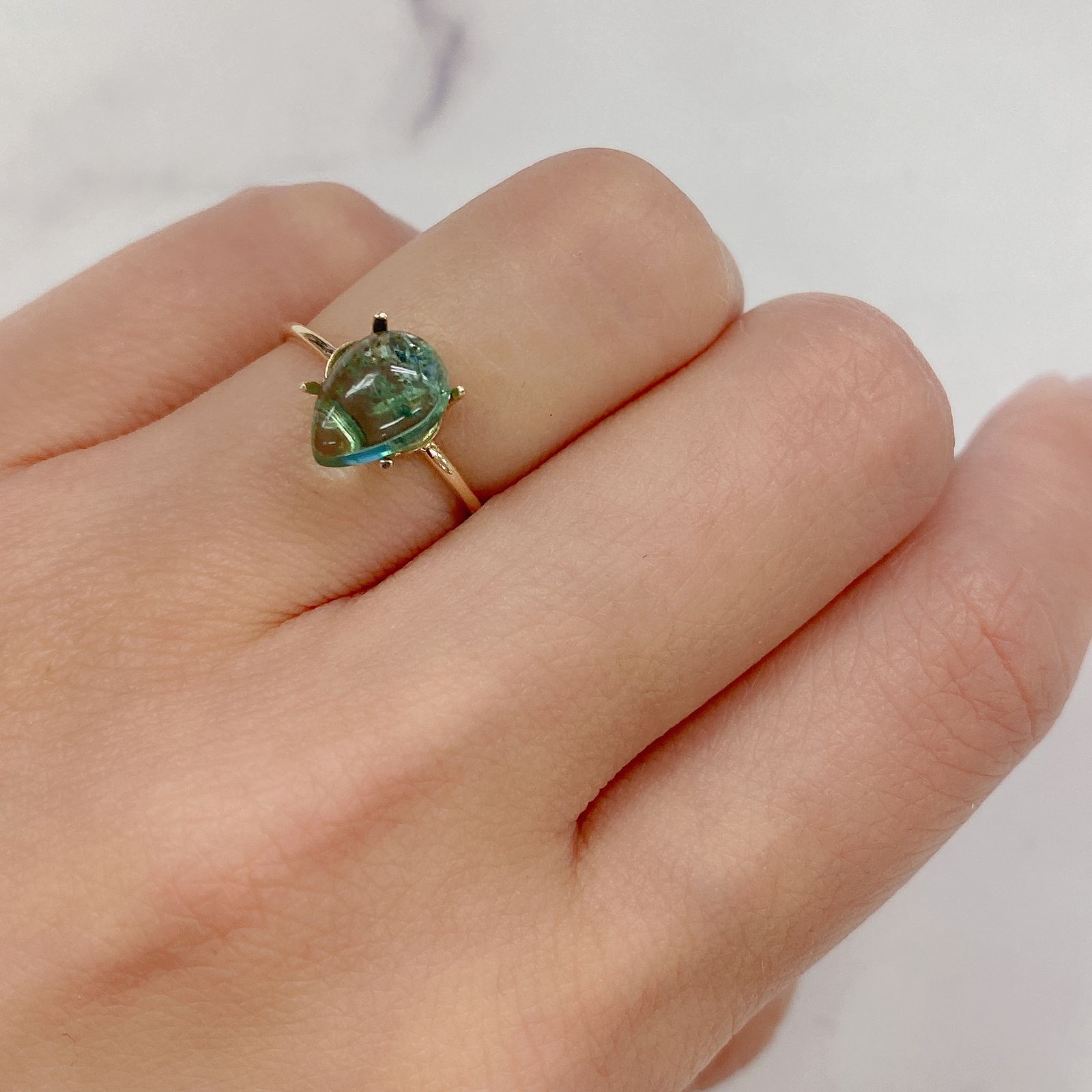 フローライト フルオレッセンス(宝石名フルオライト)イギリス・ロジャリー鉱山産 1.96ct 識別済[211113769]9.2x6.5mm前後