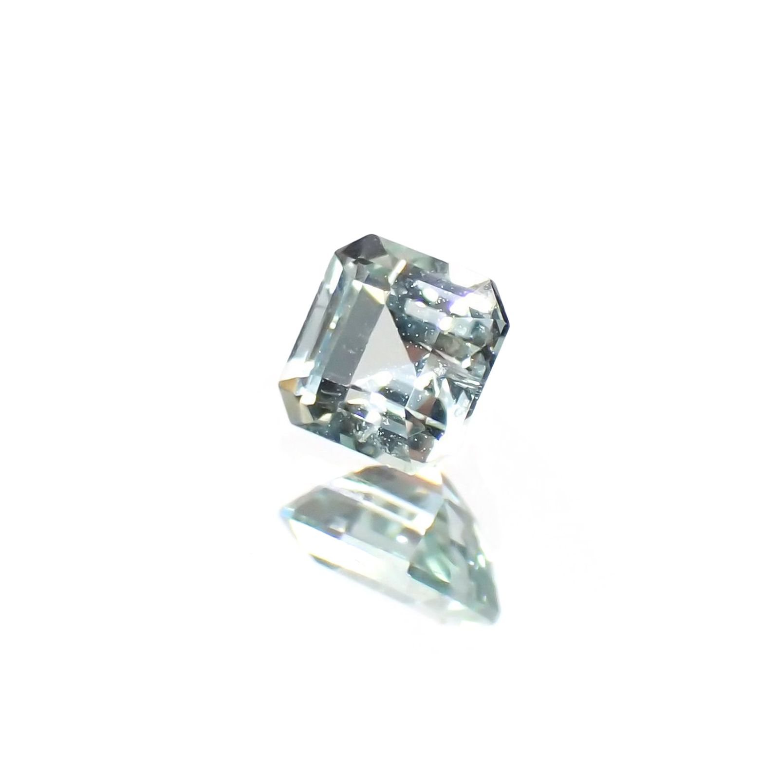 バナジウムコーネルピン(宝石名コーネルピン)タンザニア・タンガ州産 識別済 0.30ct / 3.7x3.6mm前後 [220115630]
