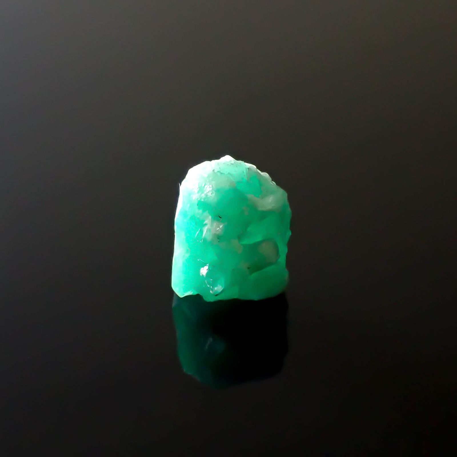 エメラルド原石 コロンビア産 4.86ct [250430176]11x9.2mm前後