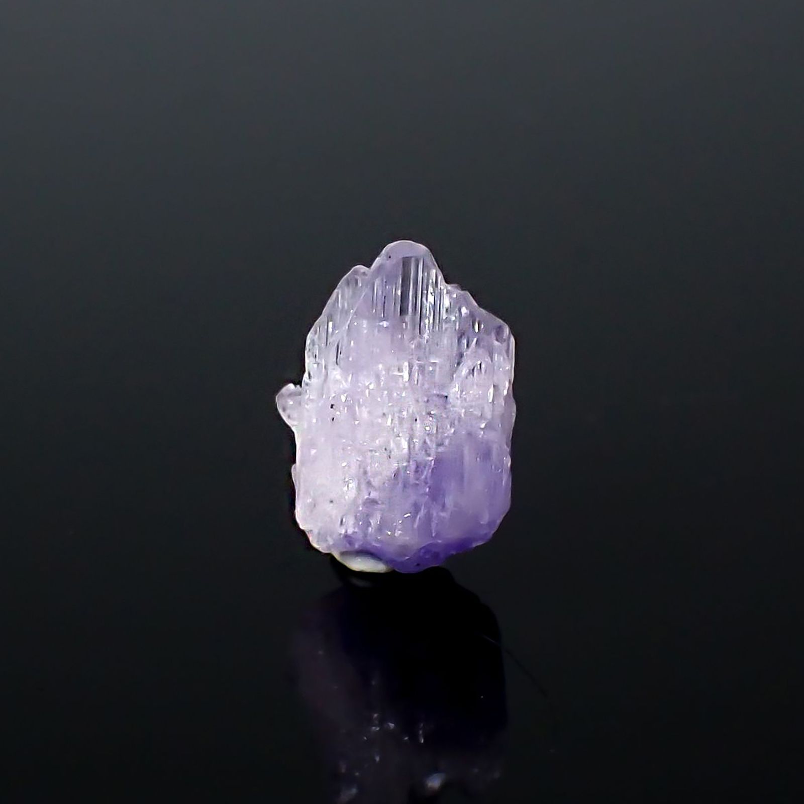 バイカラータンザナイト 原石 タンザニア産 4.01ct / 11.4x8.5mm前後 [260424986]