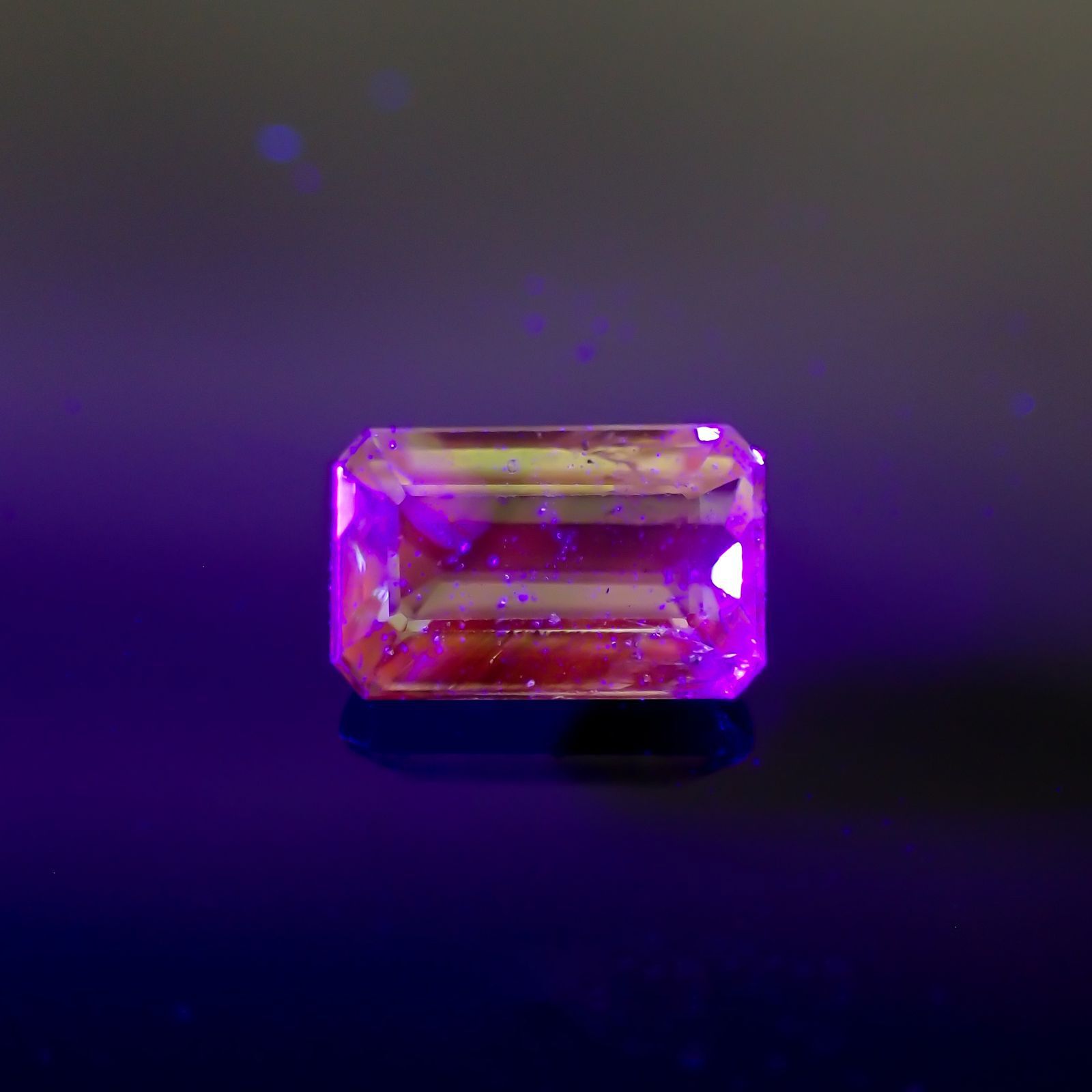バイカラーツァボライト(宝石名グリーン グロッシュラー・ガーネット)タンザニア産 1.45ct 識別済[231124266]7.7x4.8mm前後