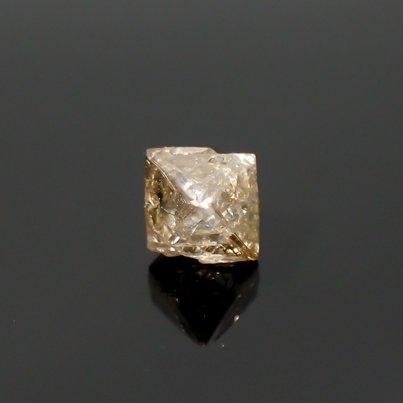 ソーヤブルダイヤモンド 原石 0.38ct[220515828]4.6x4.1mm前後